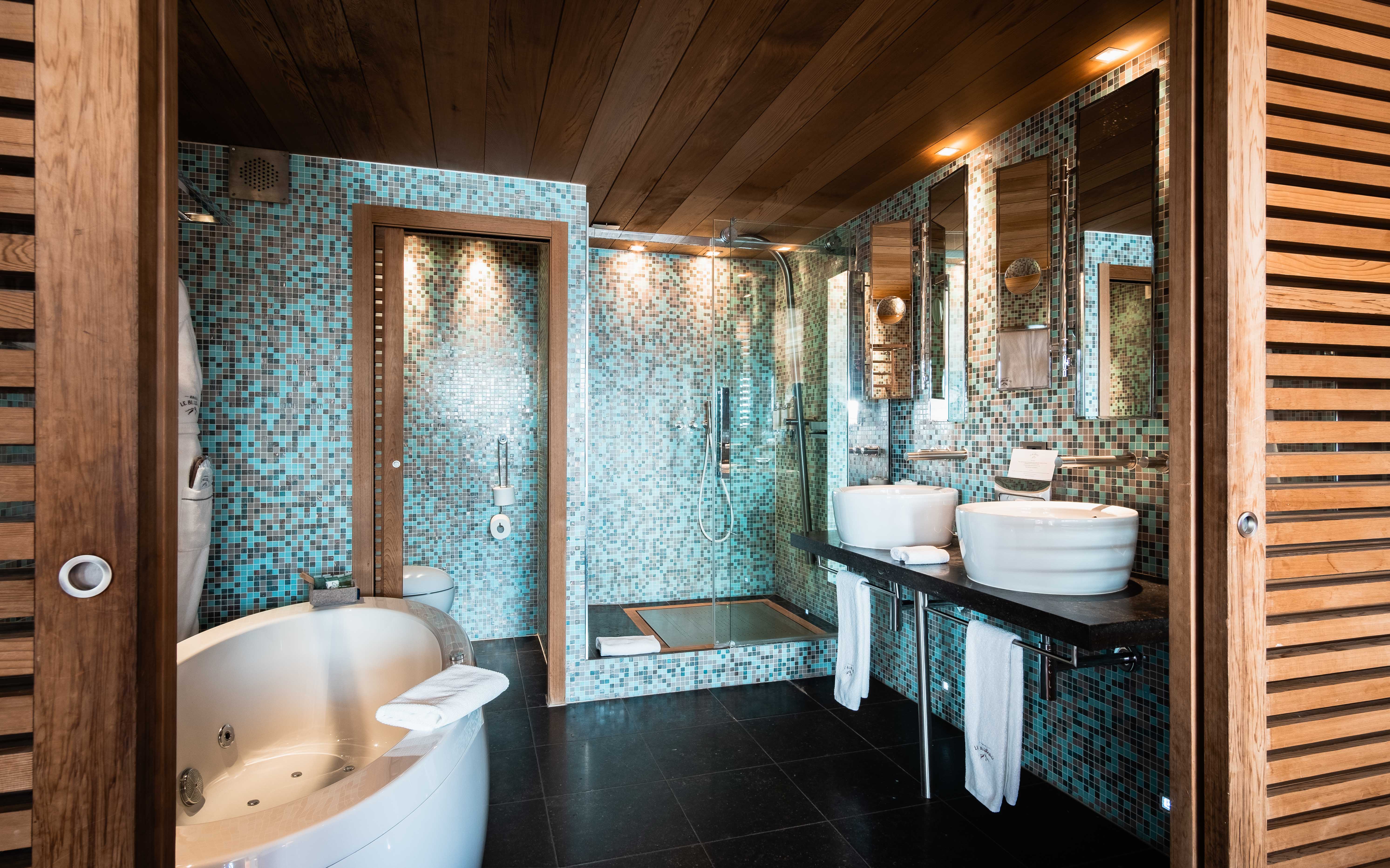 Room Connecting Room