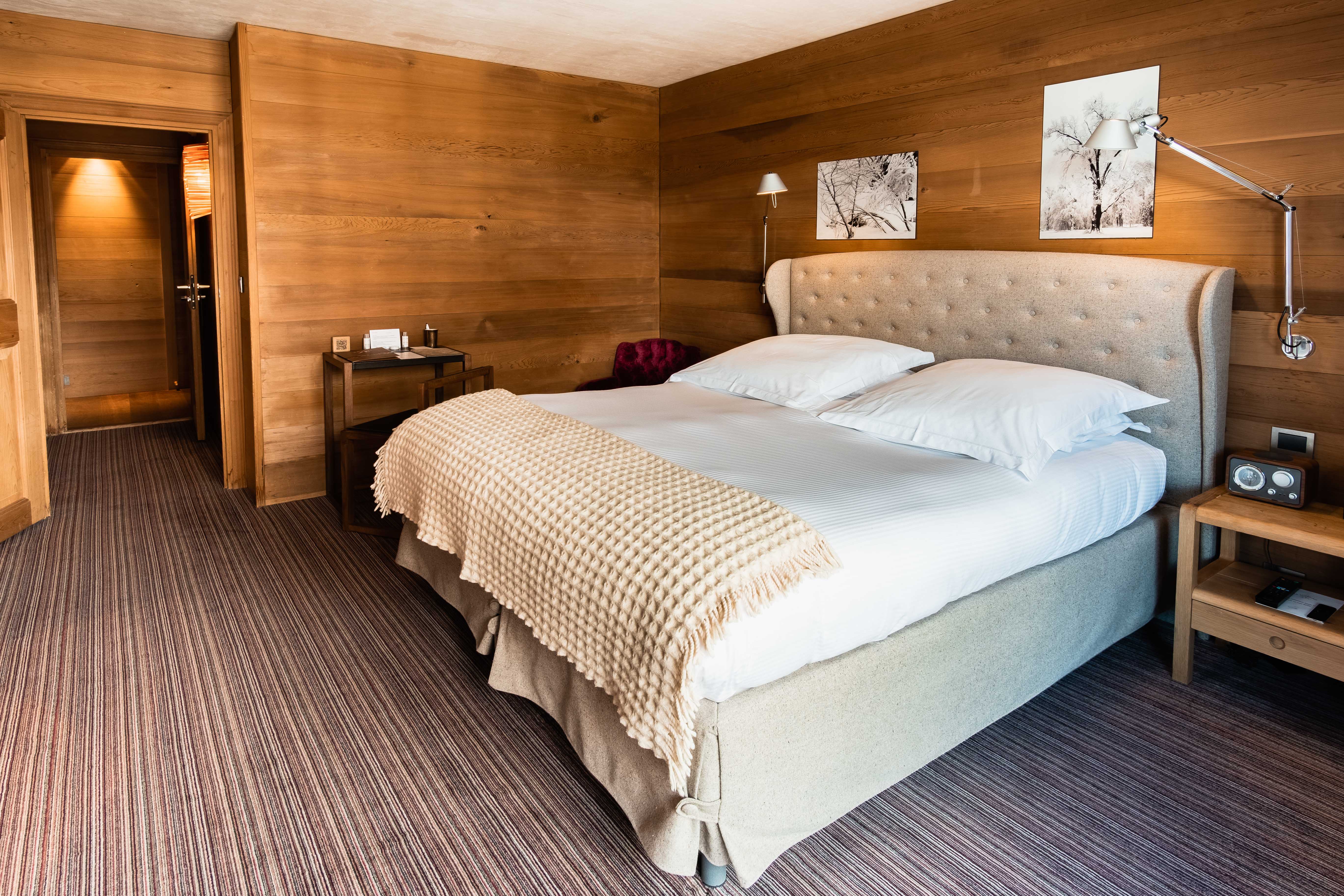 Room Connecting Room