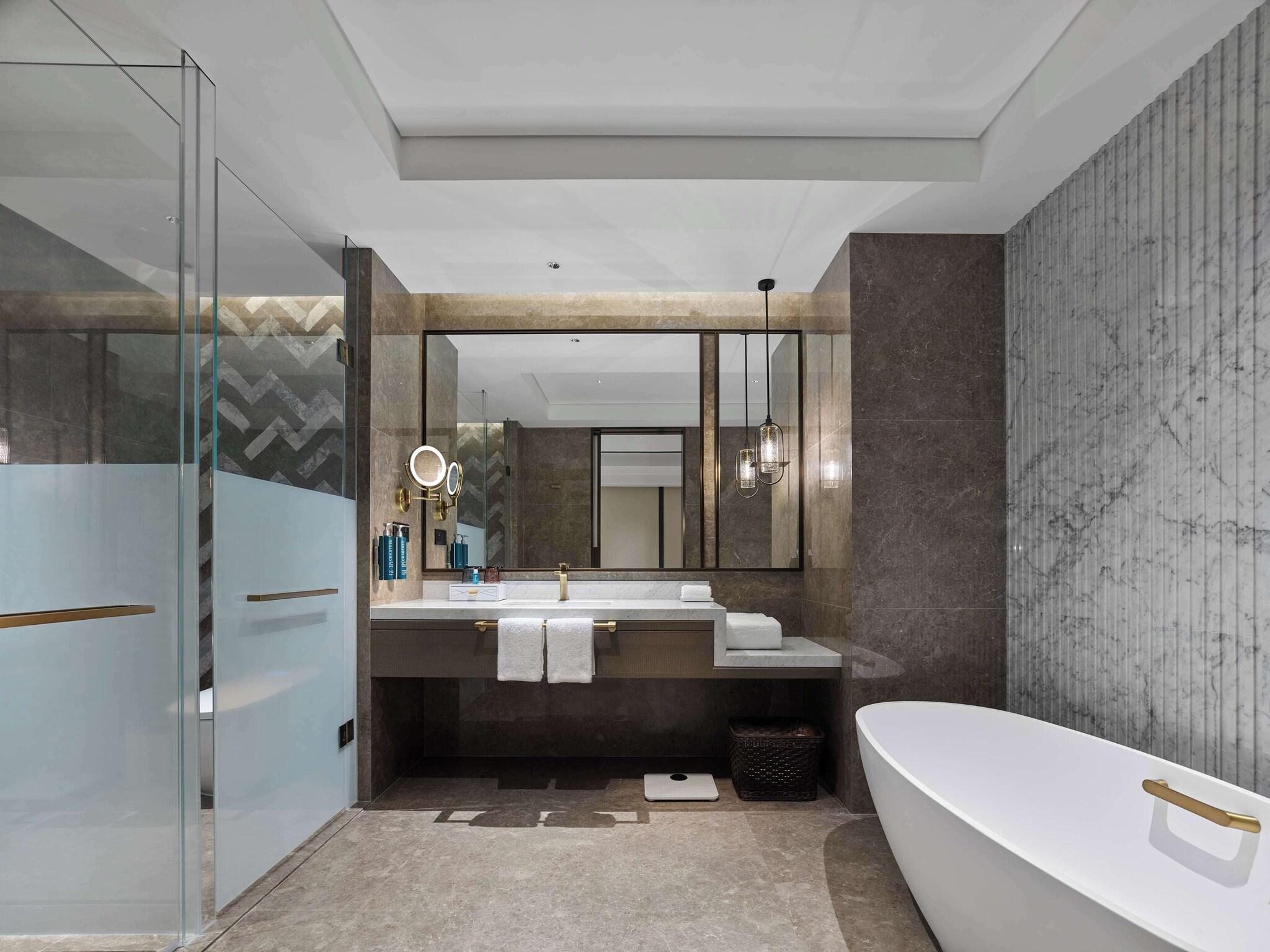 Suite Deluxe King Bed