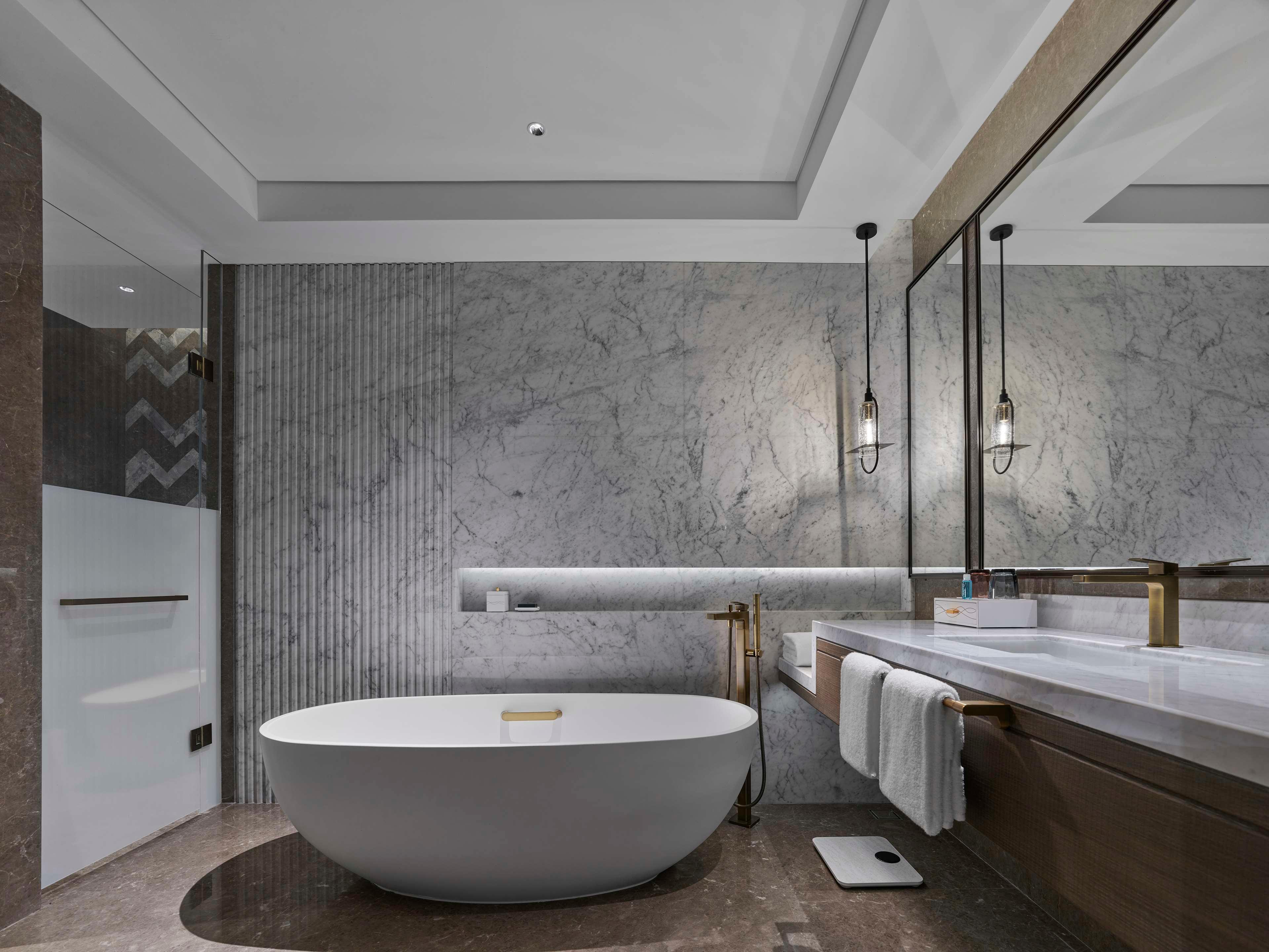 Double Deluxe King Bed