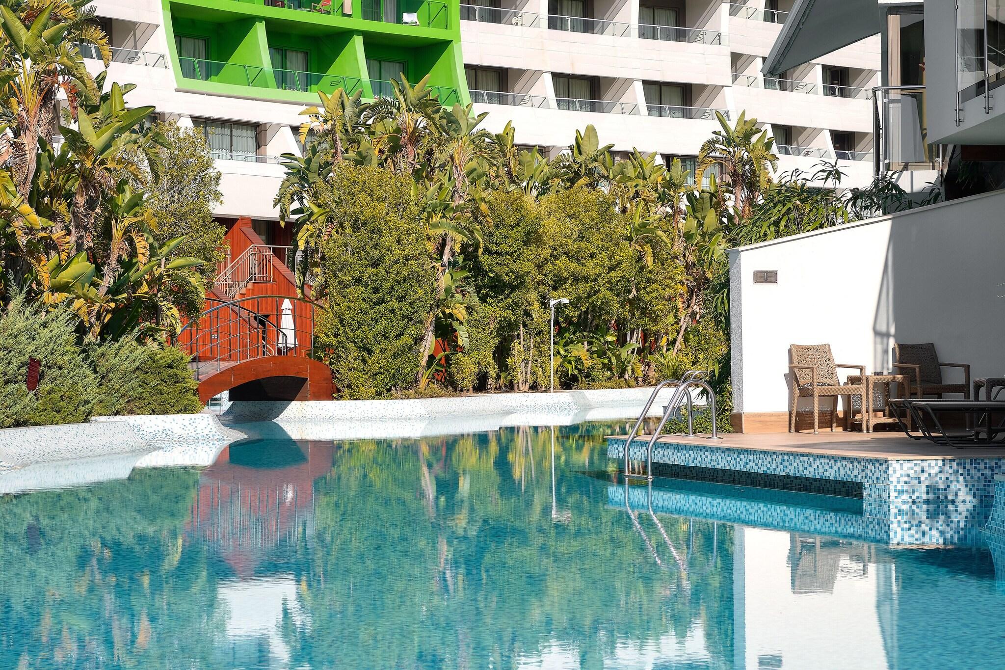 Villa Queen Size Bed