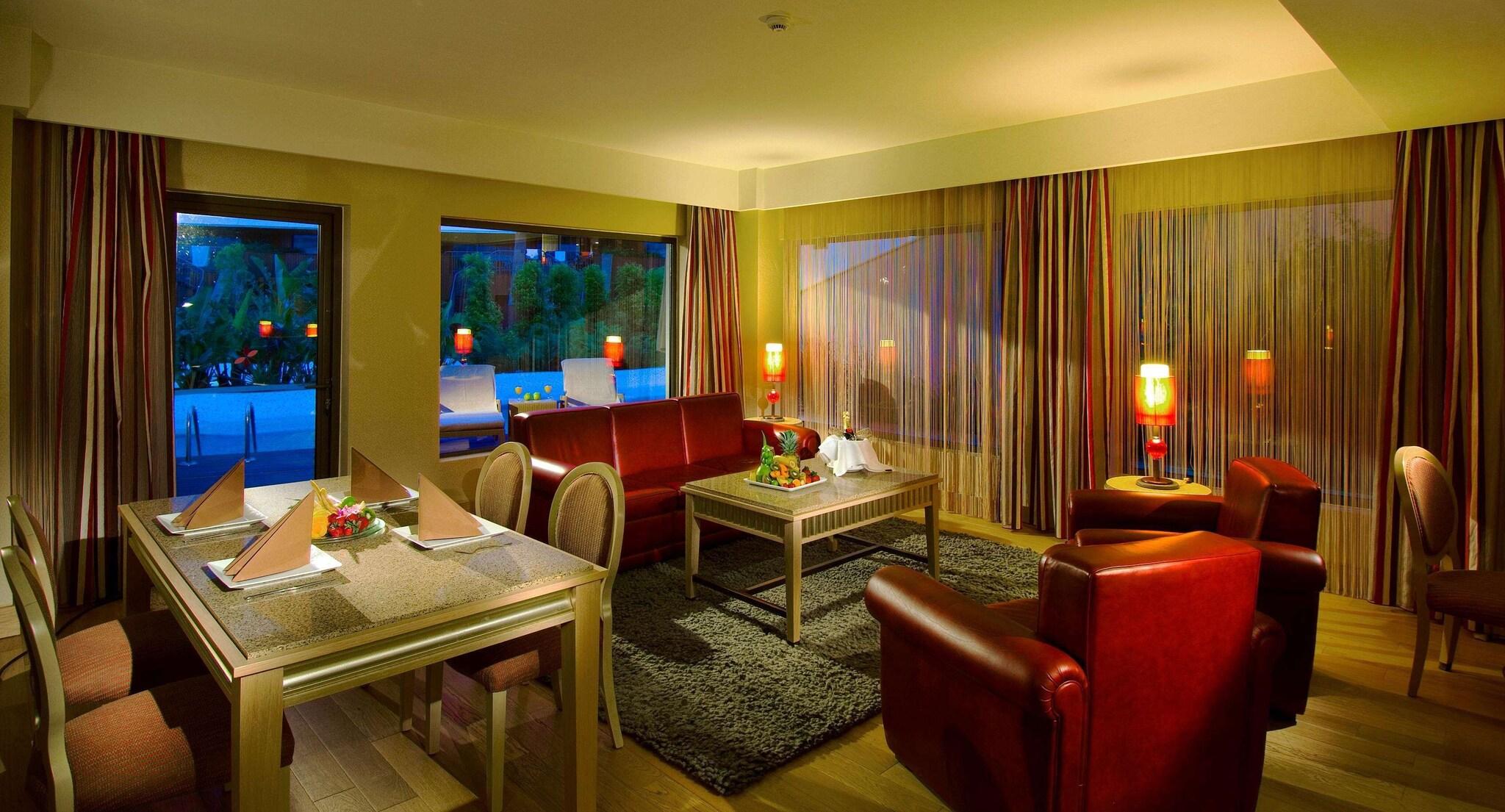 Villa Queen Size Bed