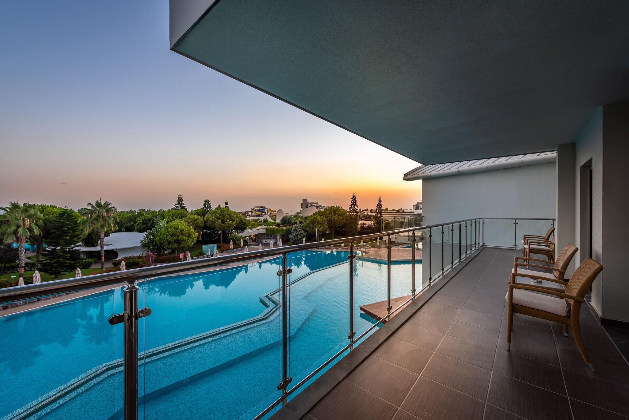 Suite Queen Size Bed