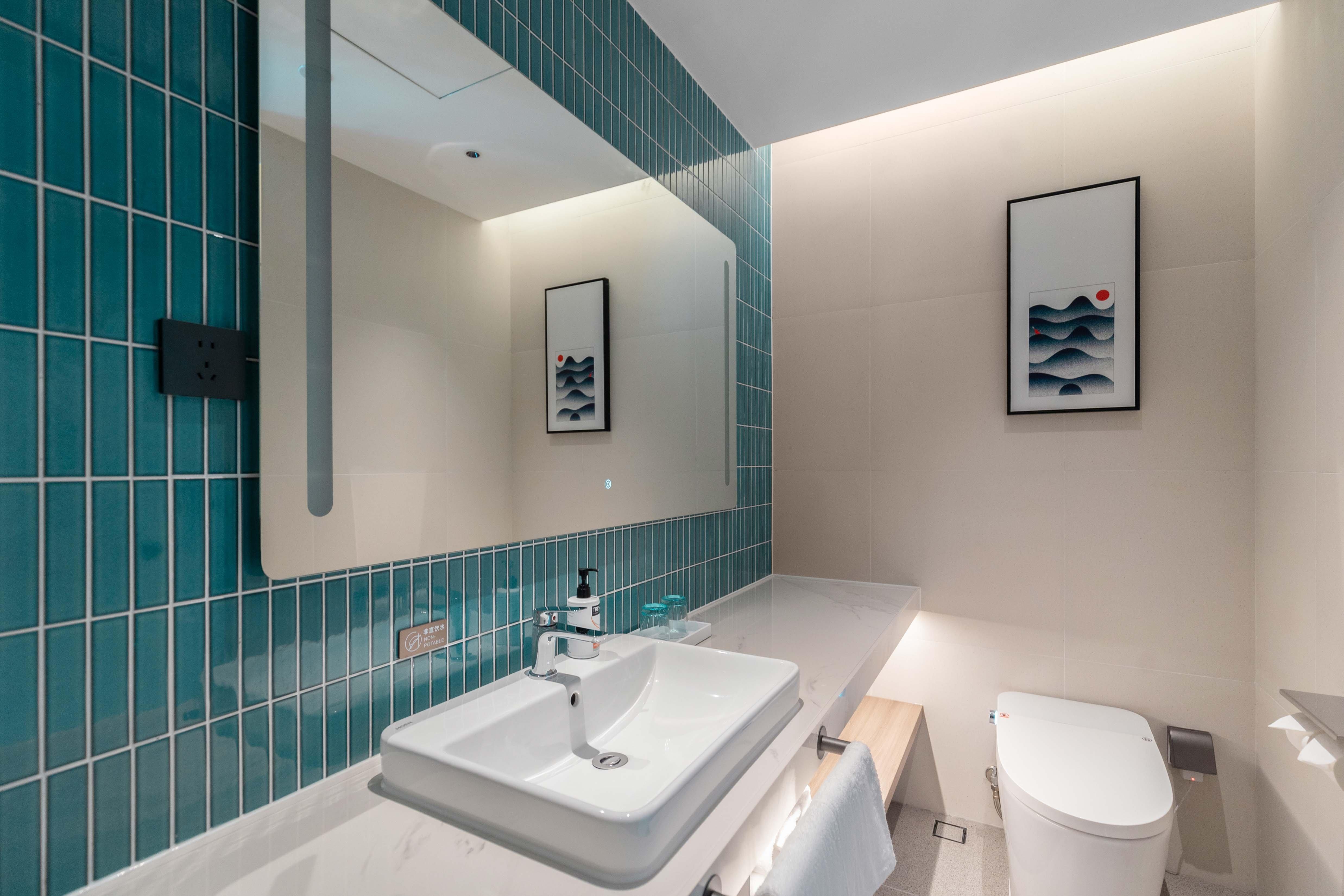 Double City View King Bed