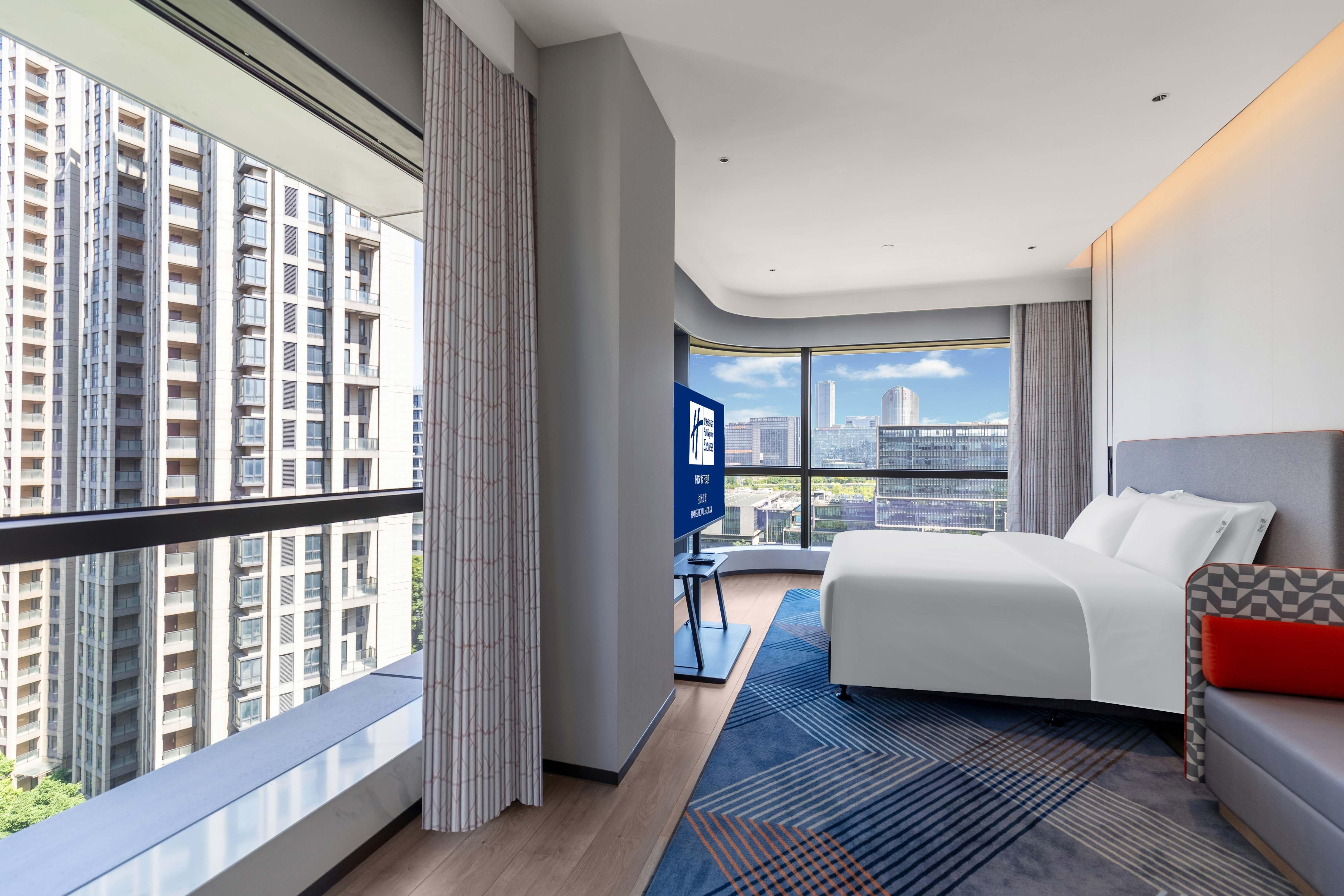 Double City View King Bed