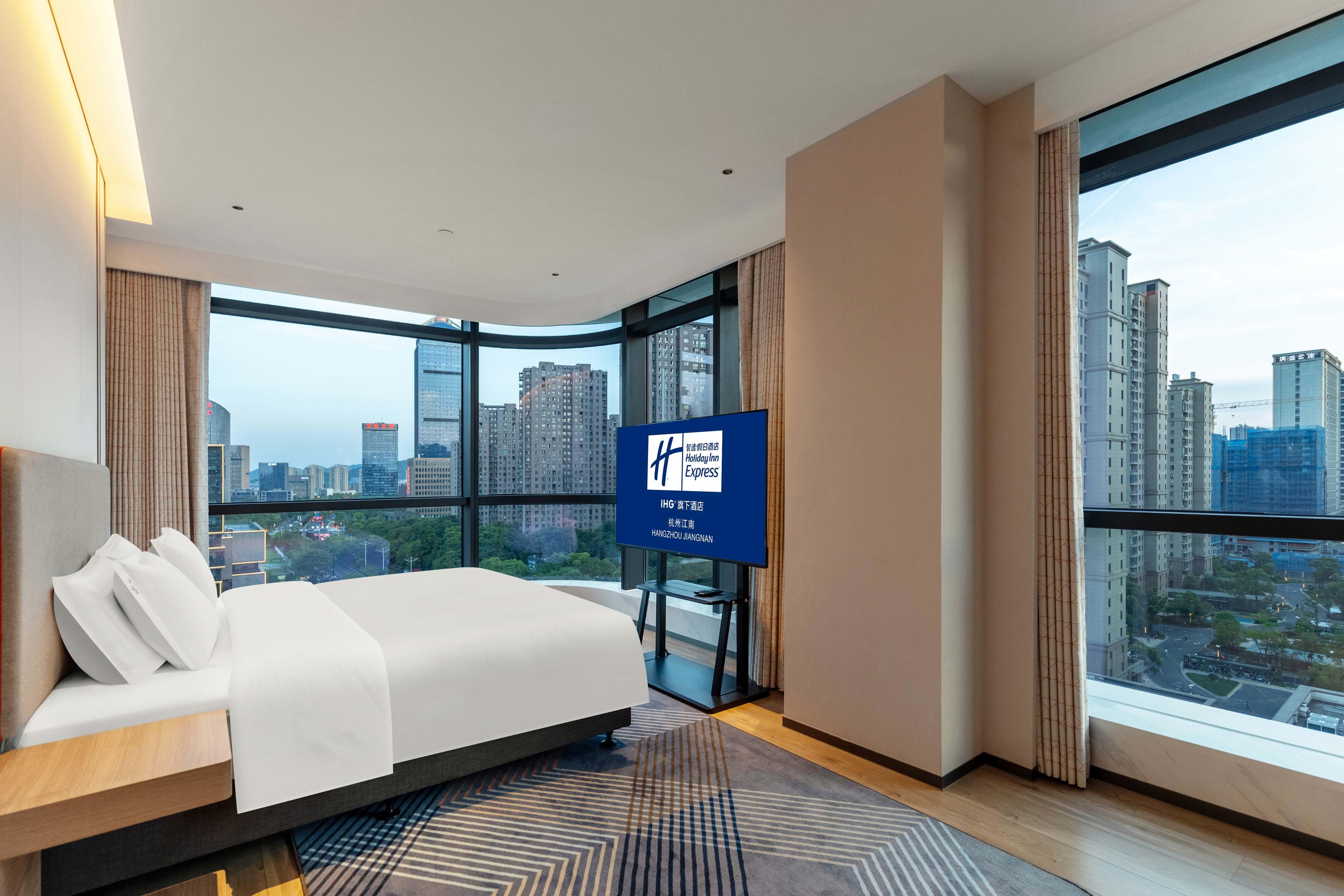 Double City View King Bed