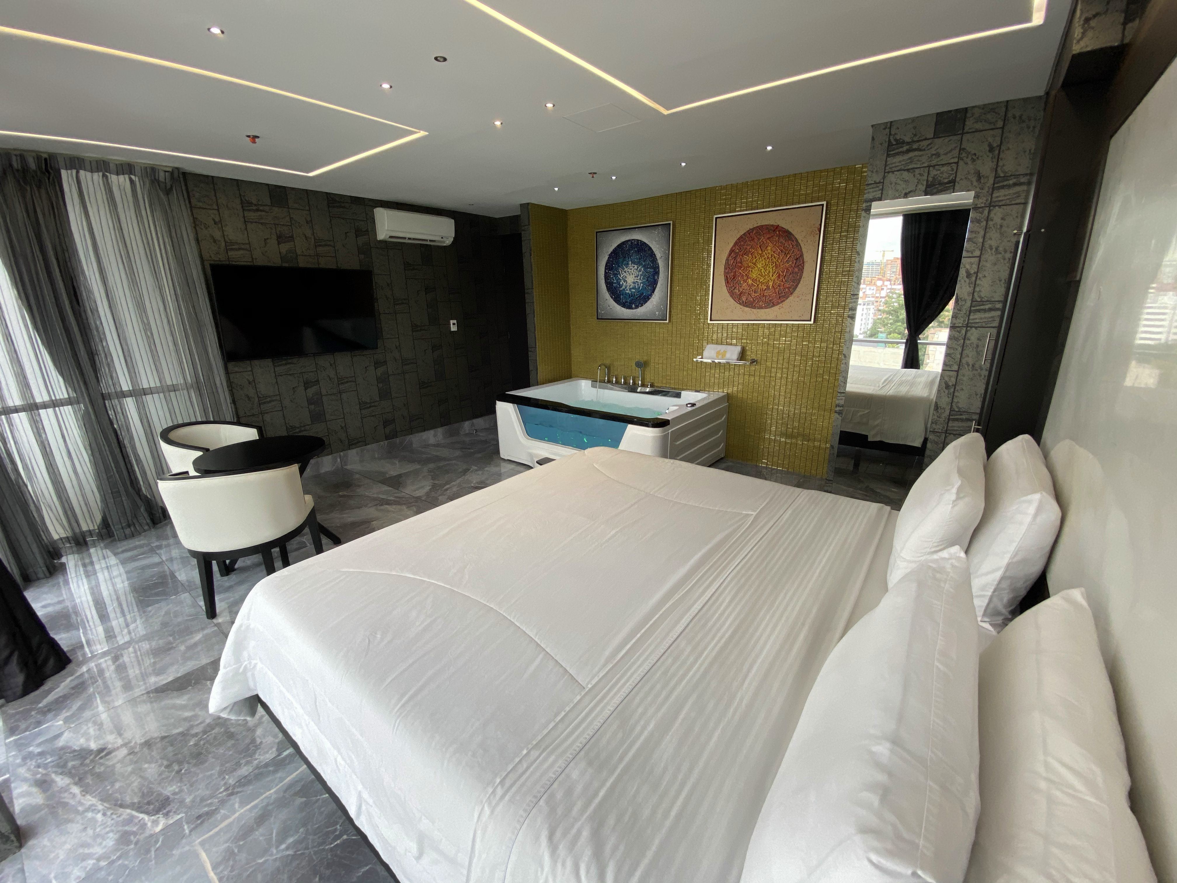 Double Deluxe King Bed