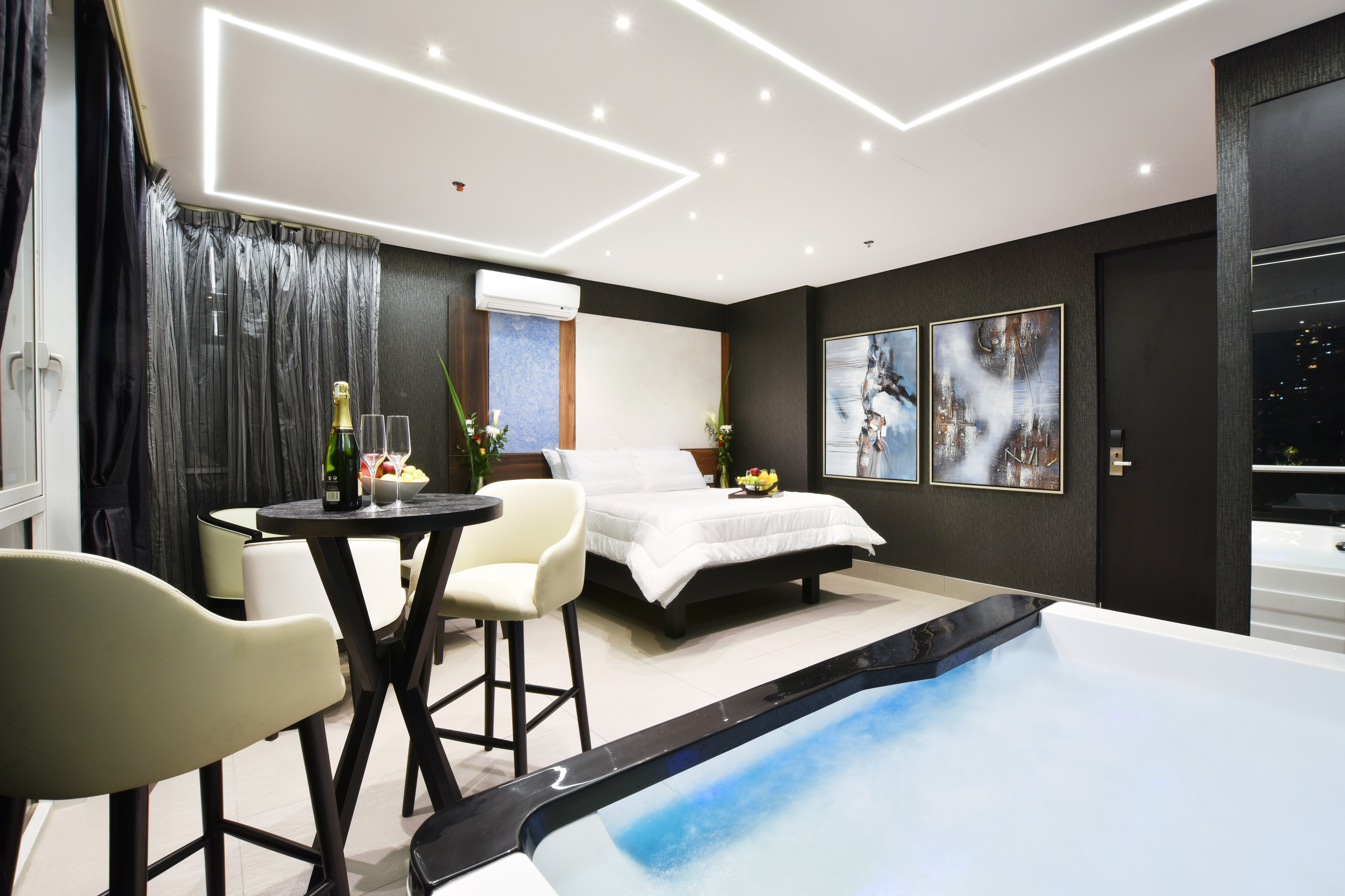 Double Deluxe King Bed