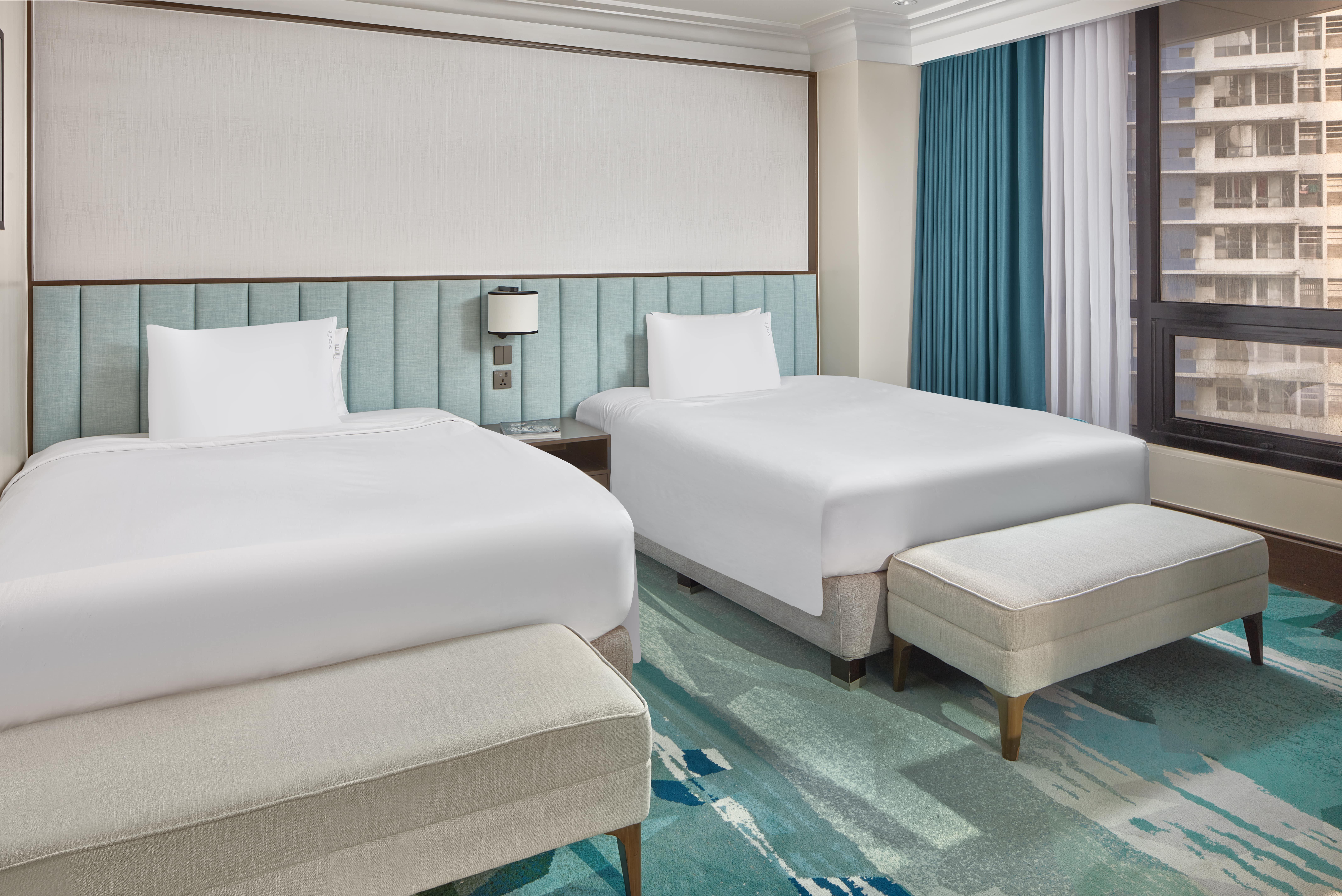 Quadruple Two Queen Beds Premium