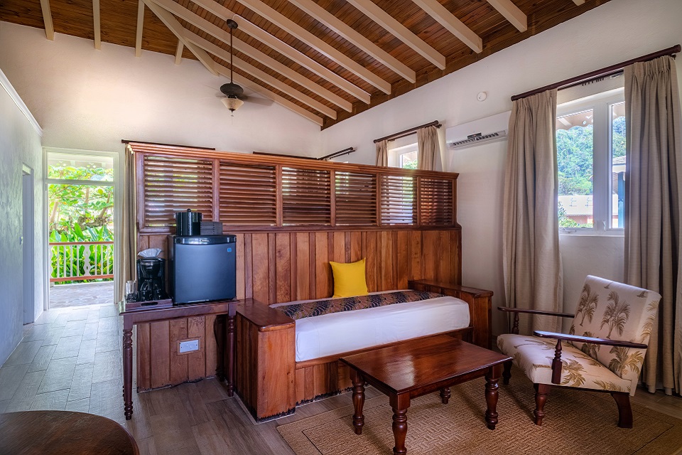 Junior Suite Ocean View King Bed