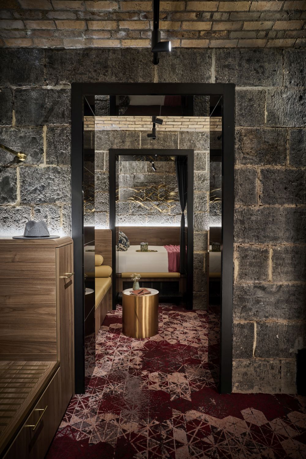 Suite Queen Size Bed