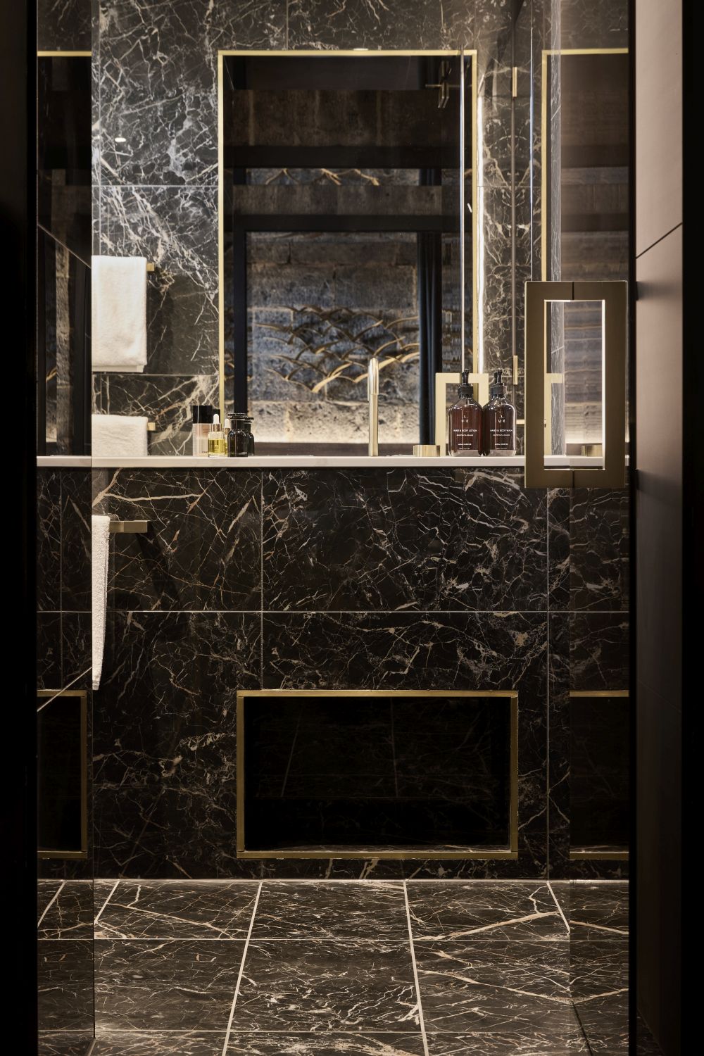 Suite Deluxe Queen Bed