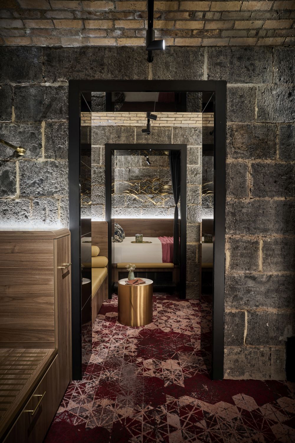 Suite Deluxe Queen Bed