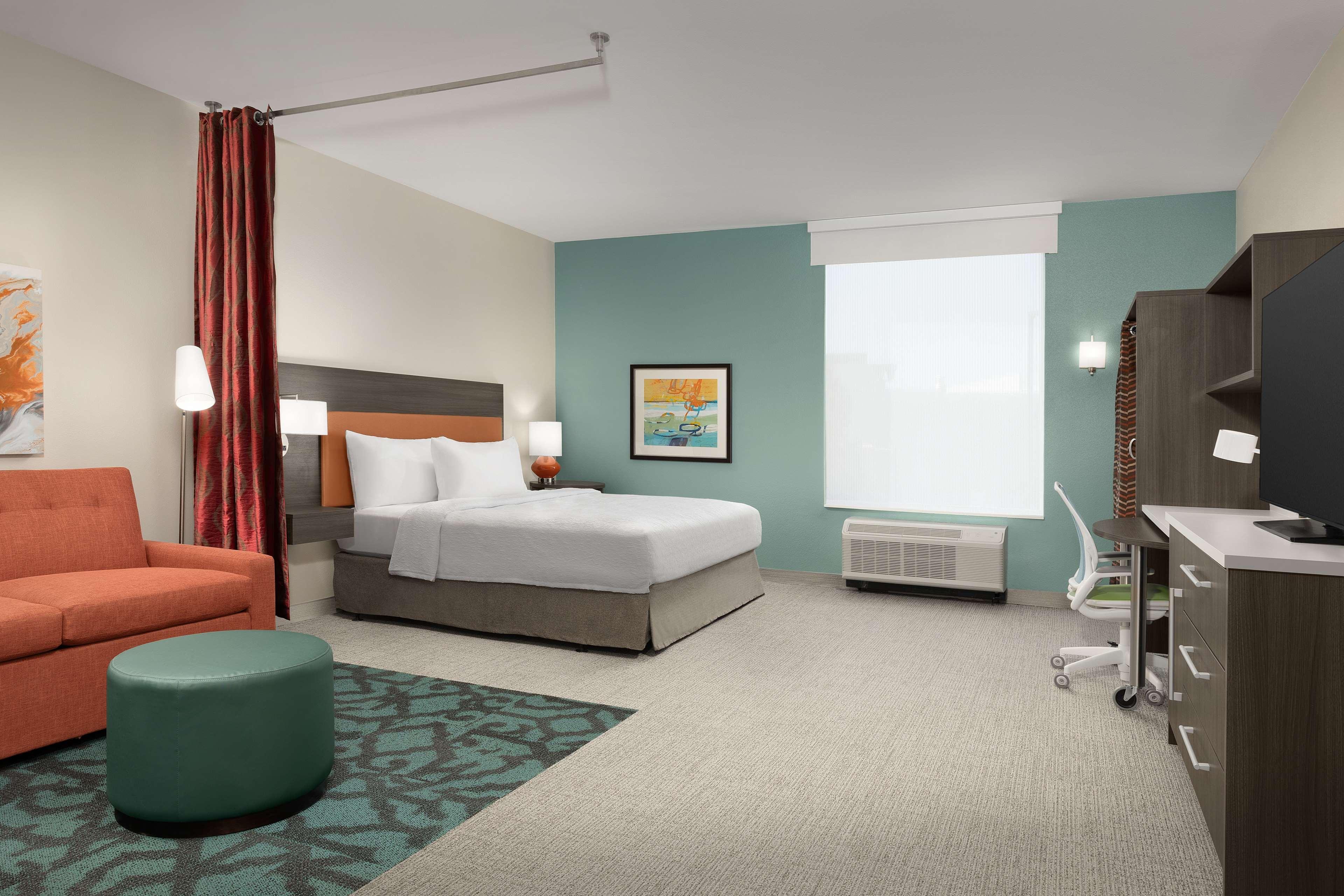 Studio Accessible King Size Bed