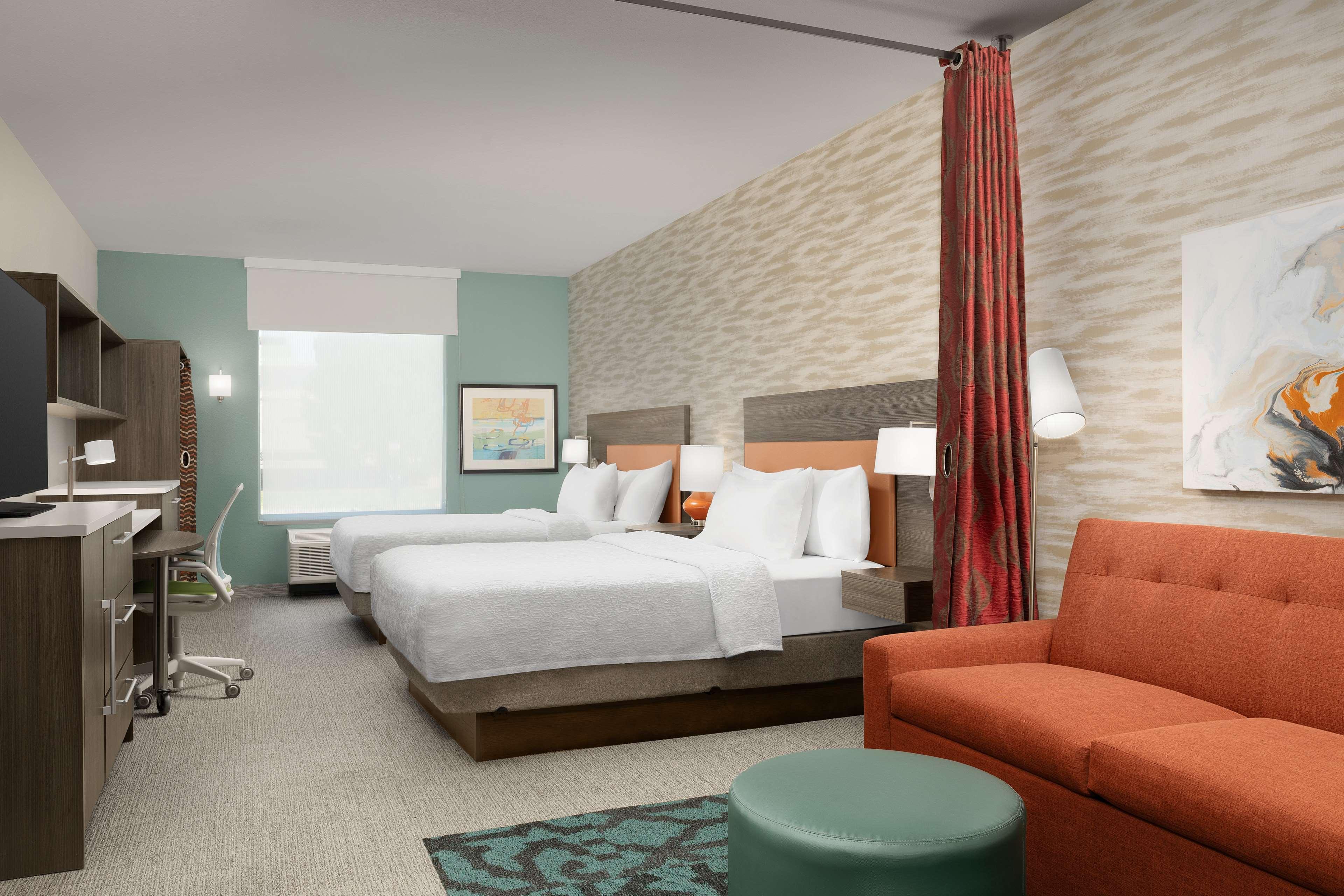 Studio Two Queen Beds