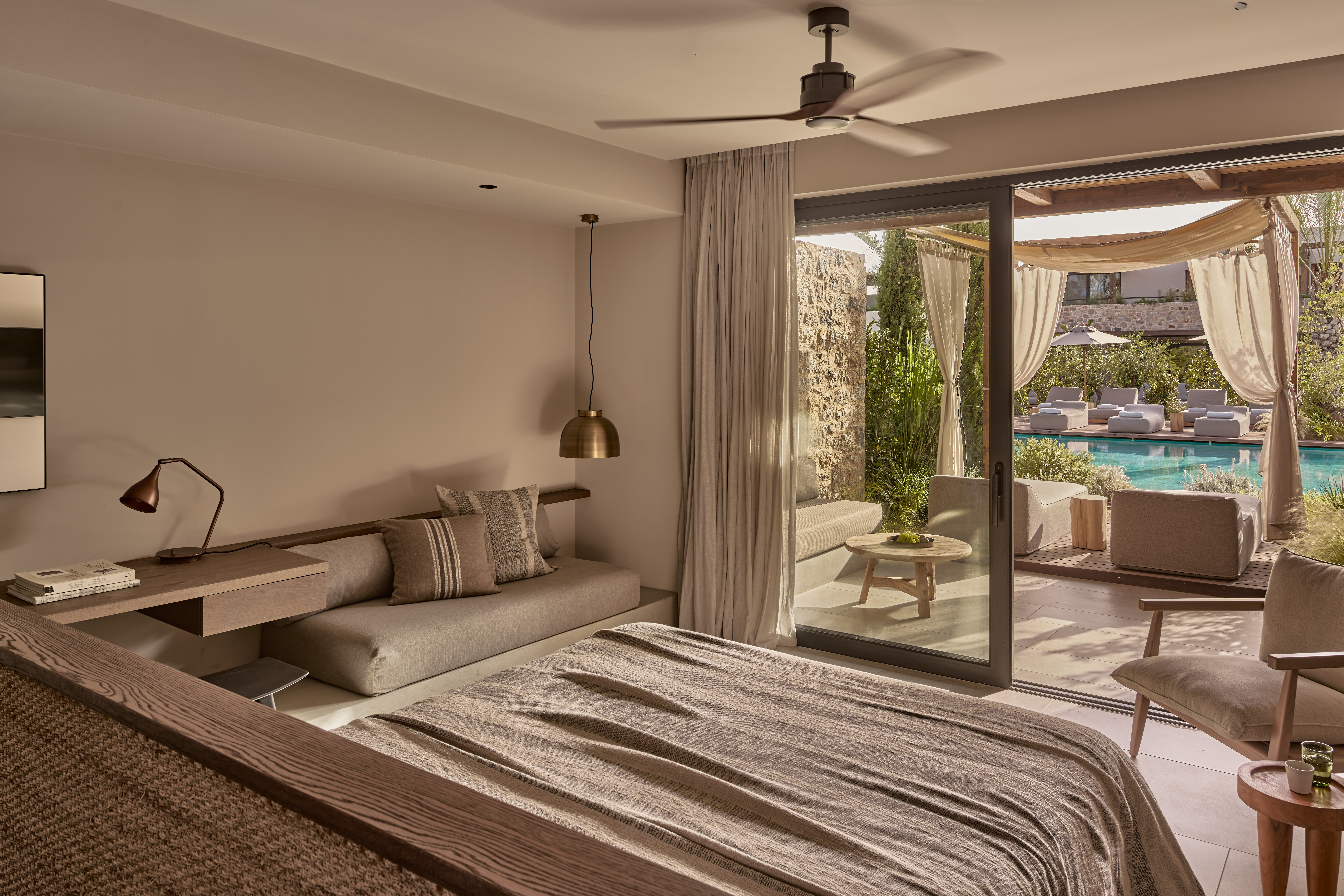 Suite Queen Size Bed