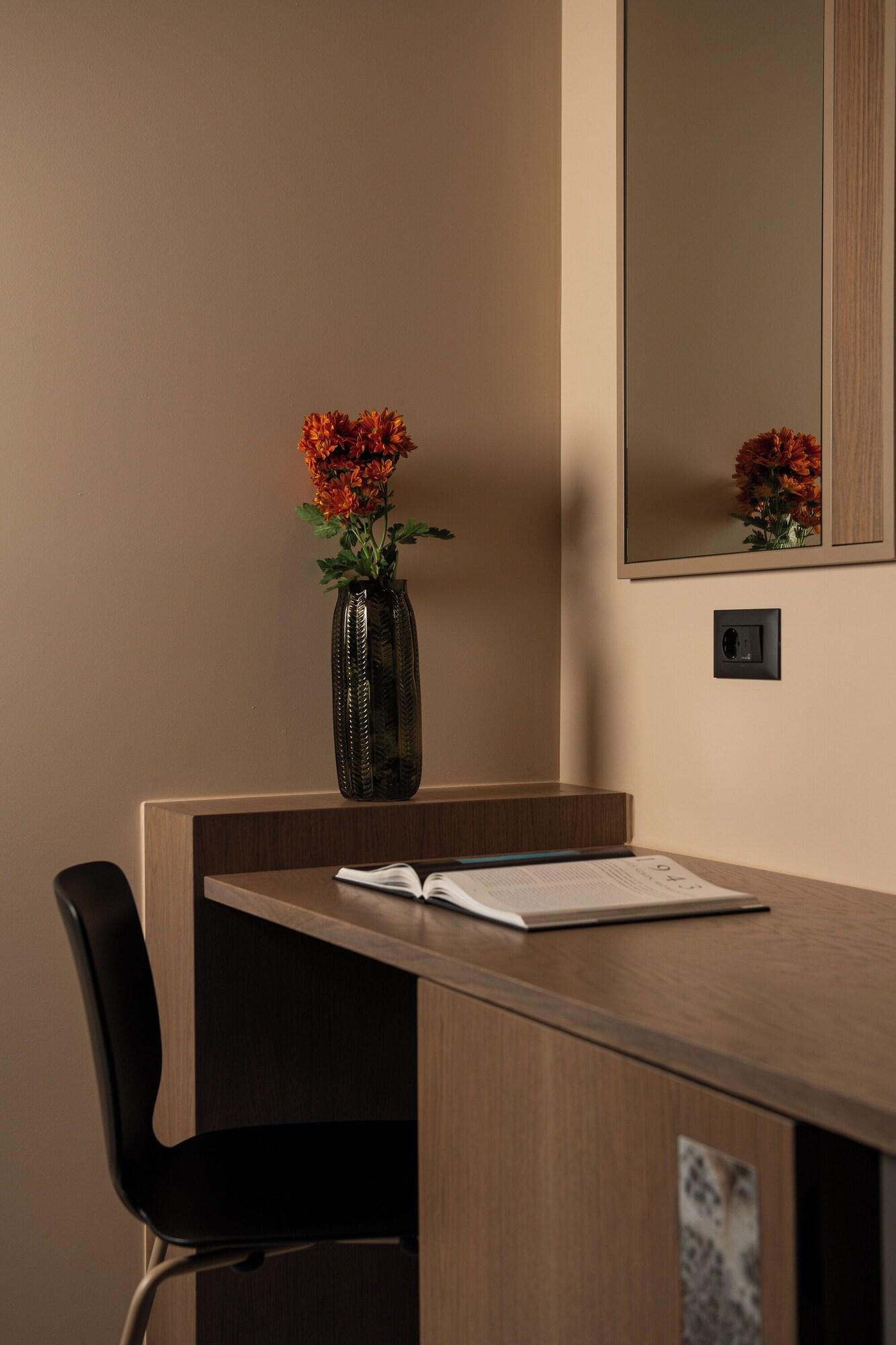 Triple Deluxe Pool View