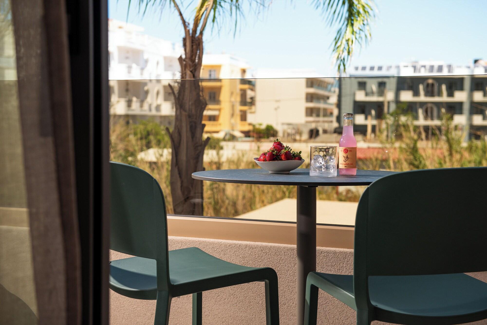 Triple Deluxe Pool View