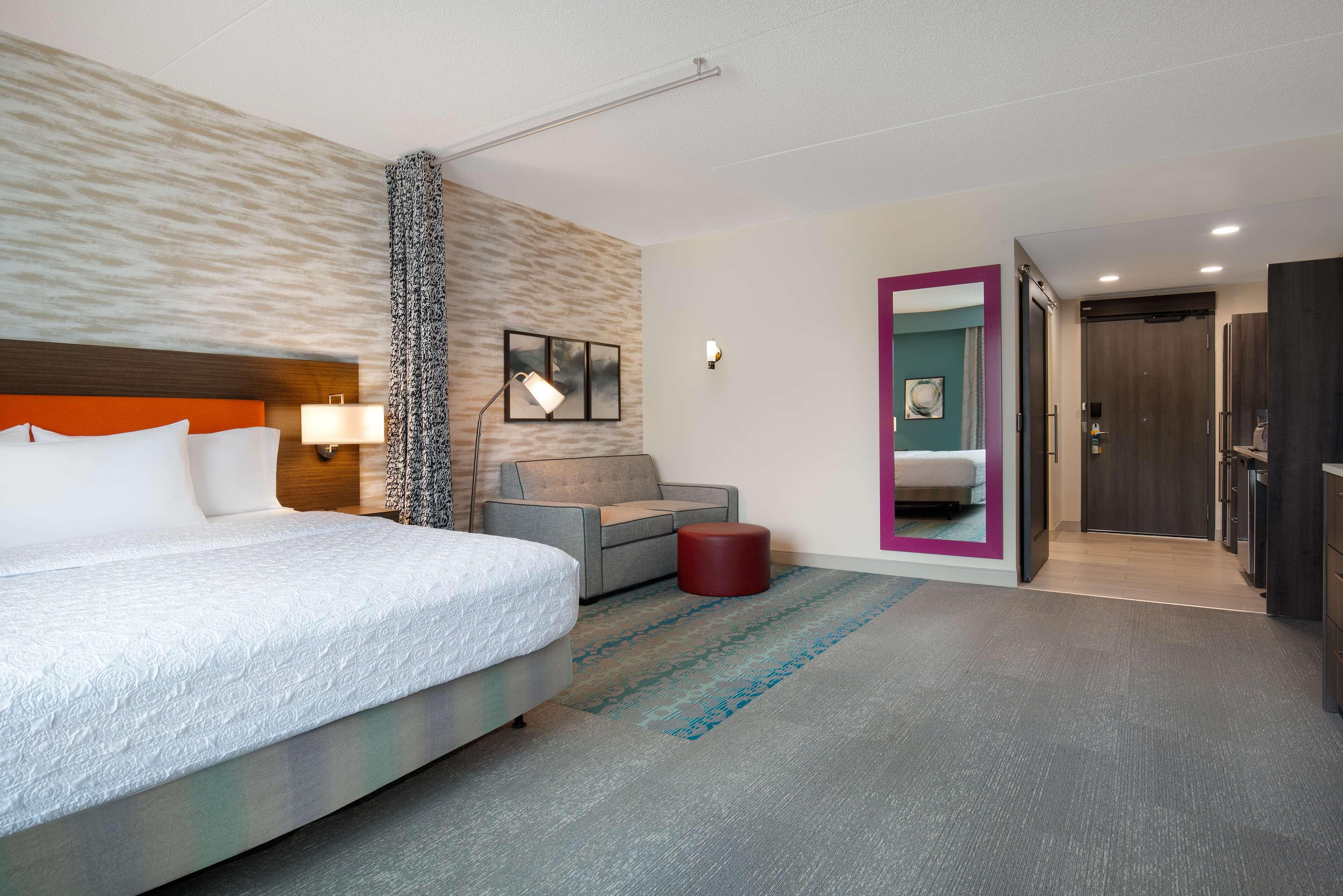 Studio Accessible King Size Bed