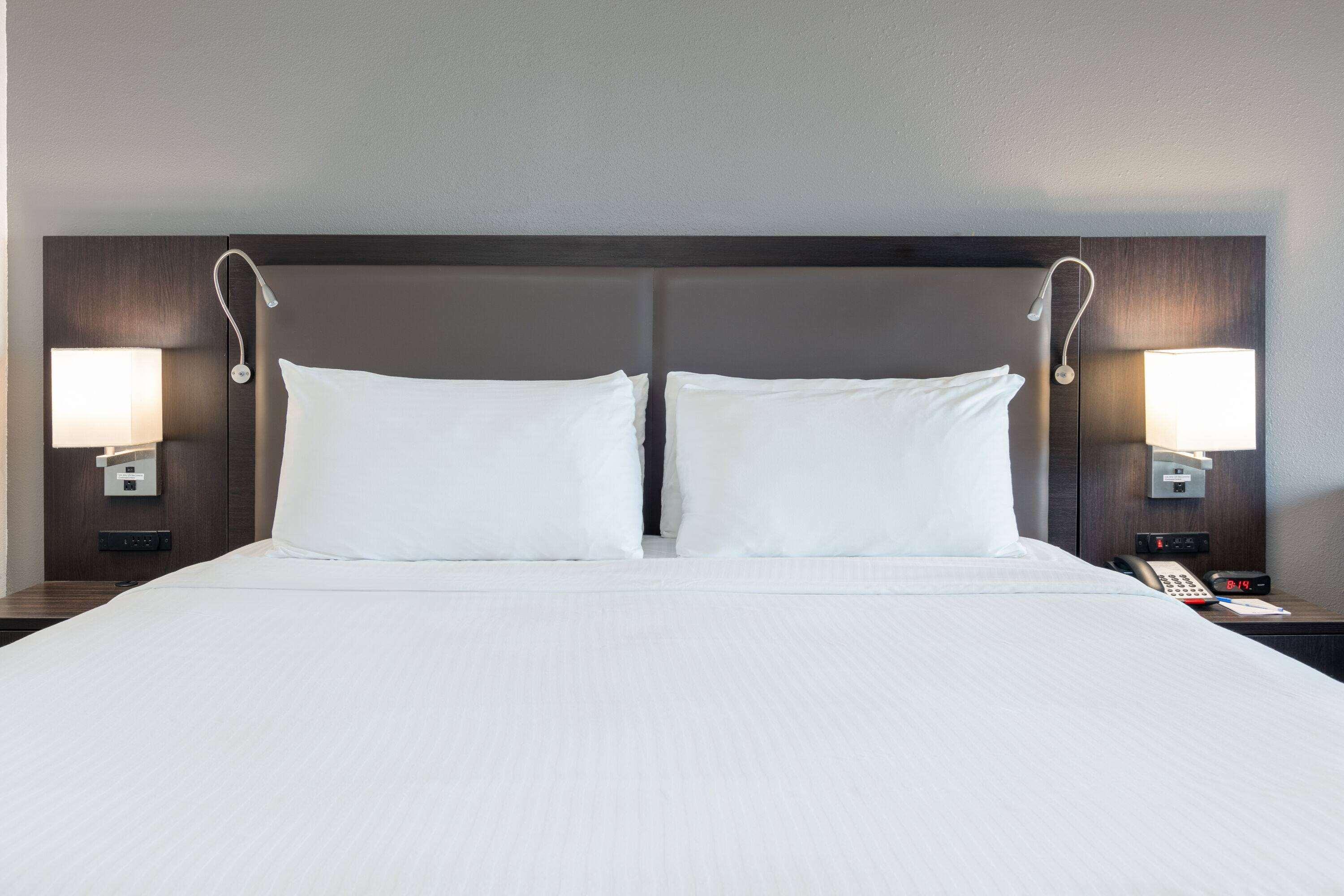 Suite Accessible King Size Bed