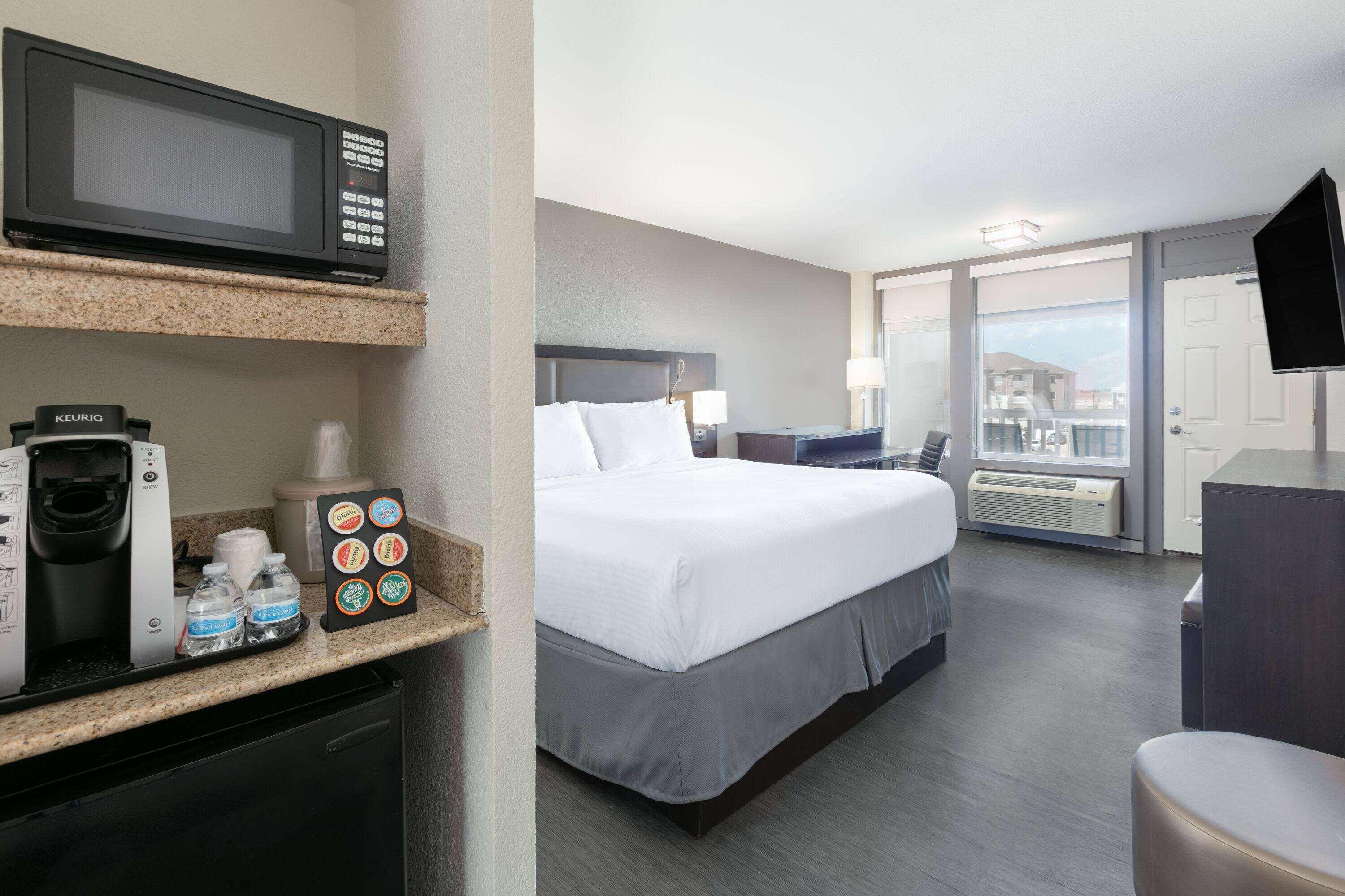 Suite Accessible King Size Bed