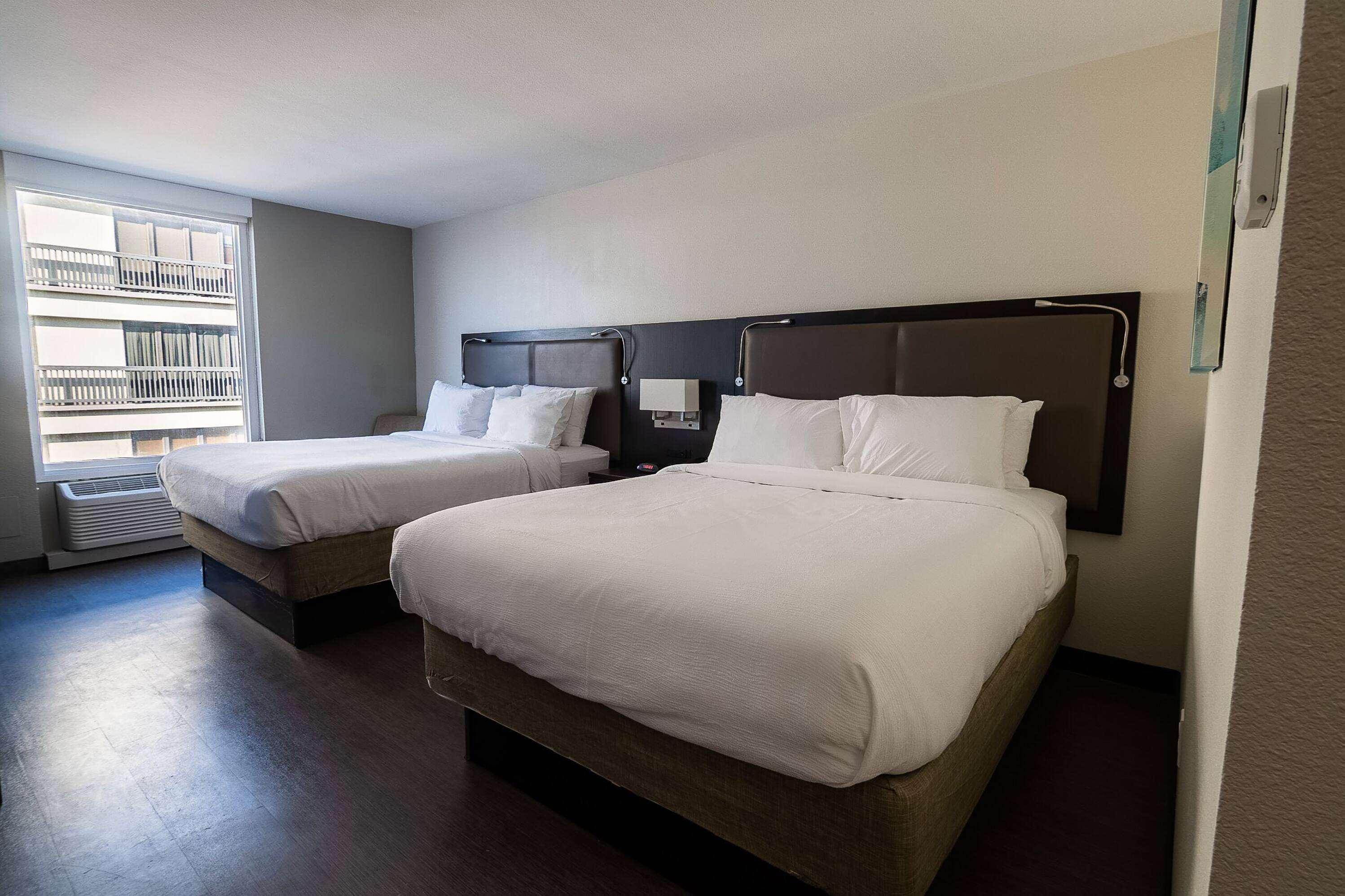 Suite City View Two Queen Beds