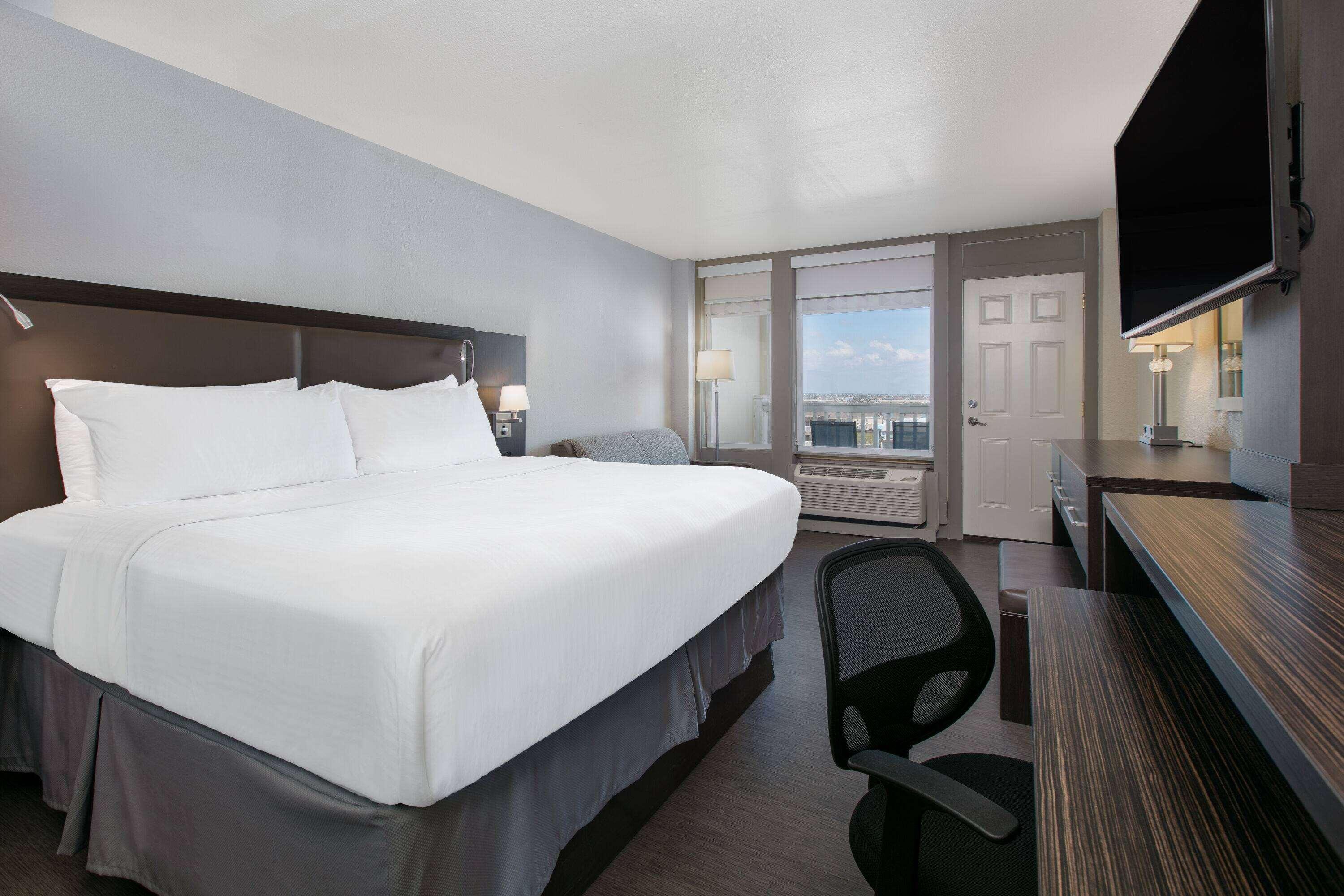 Suite City View King Bed