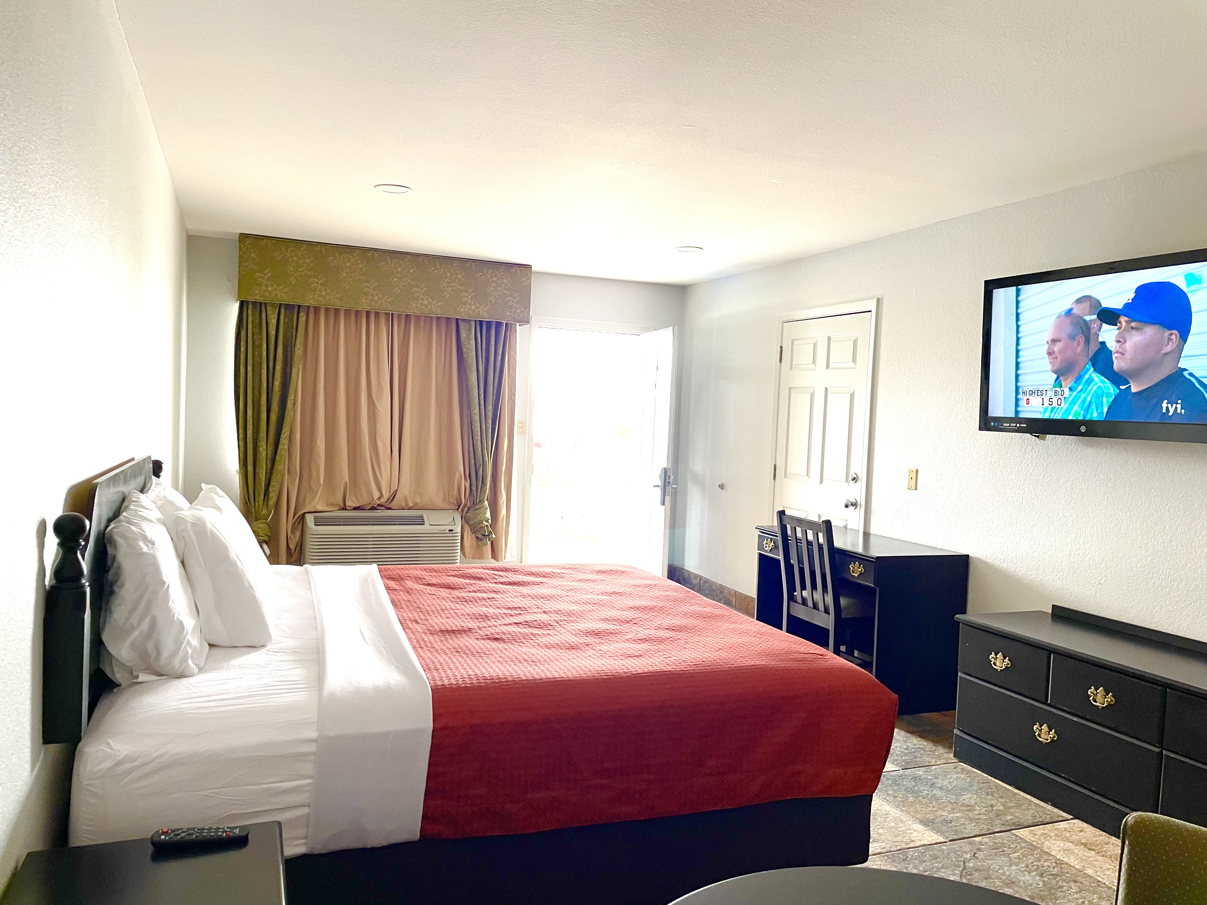 Double King Bed Smoking