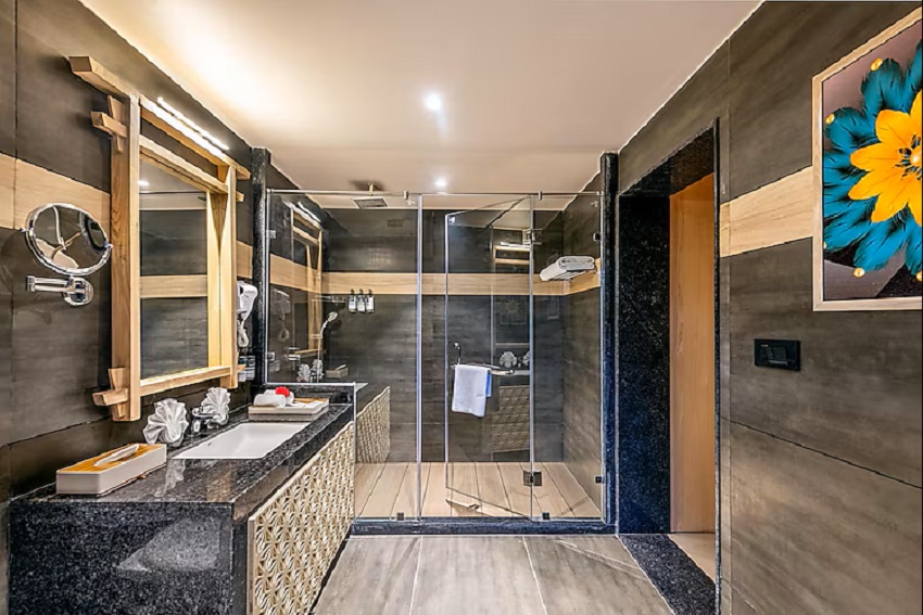 Double King Bed One Bedroom 