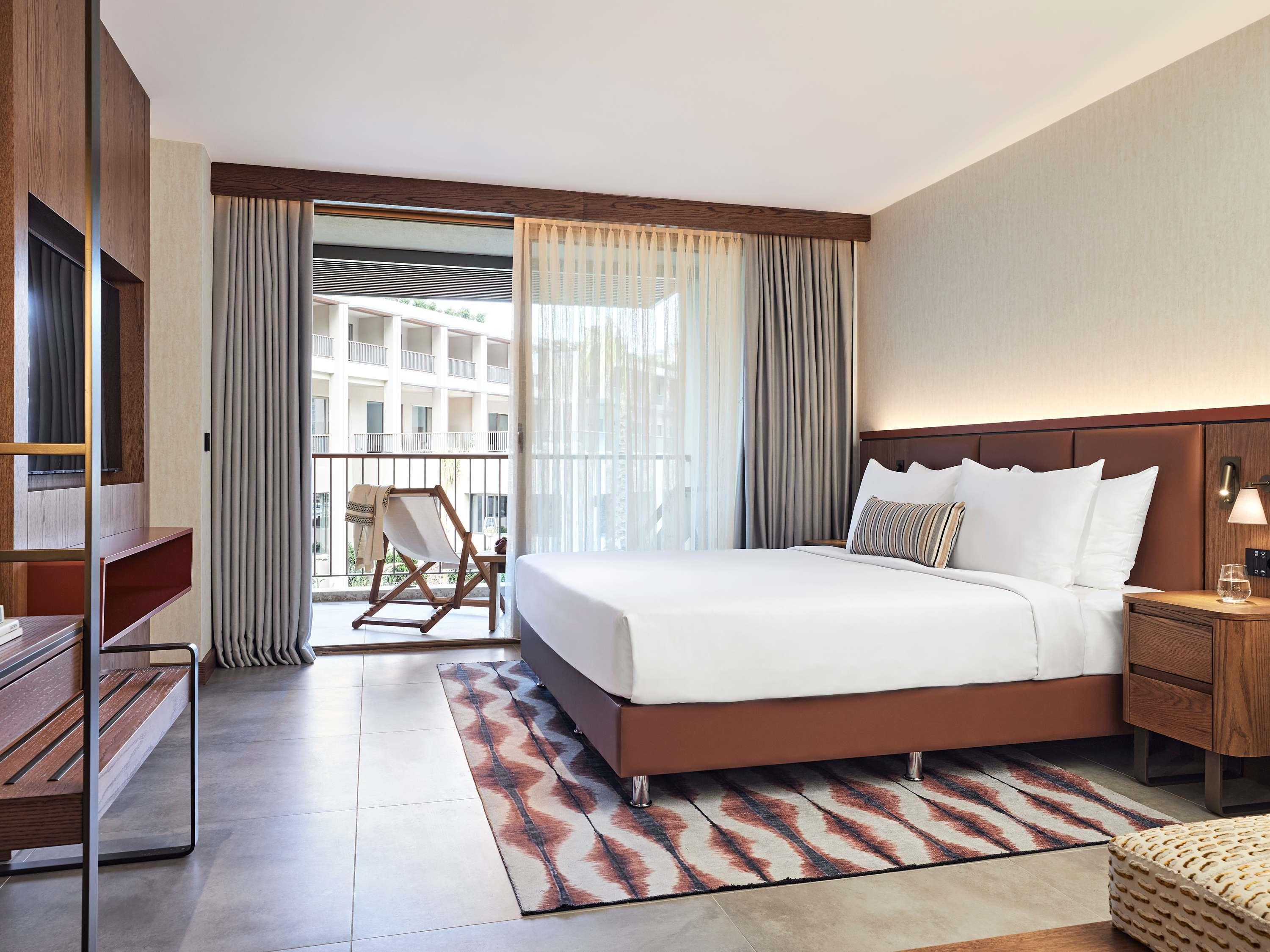 Double Pool View King Bed