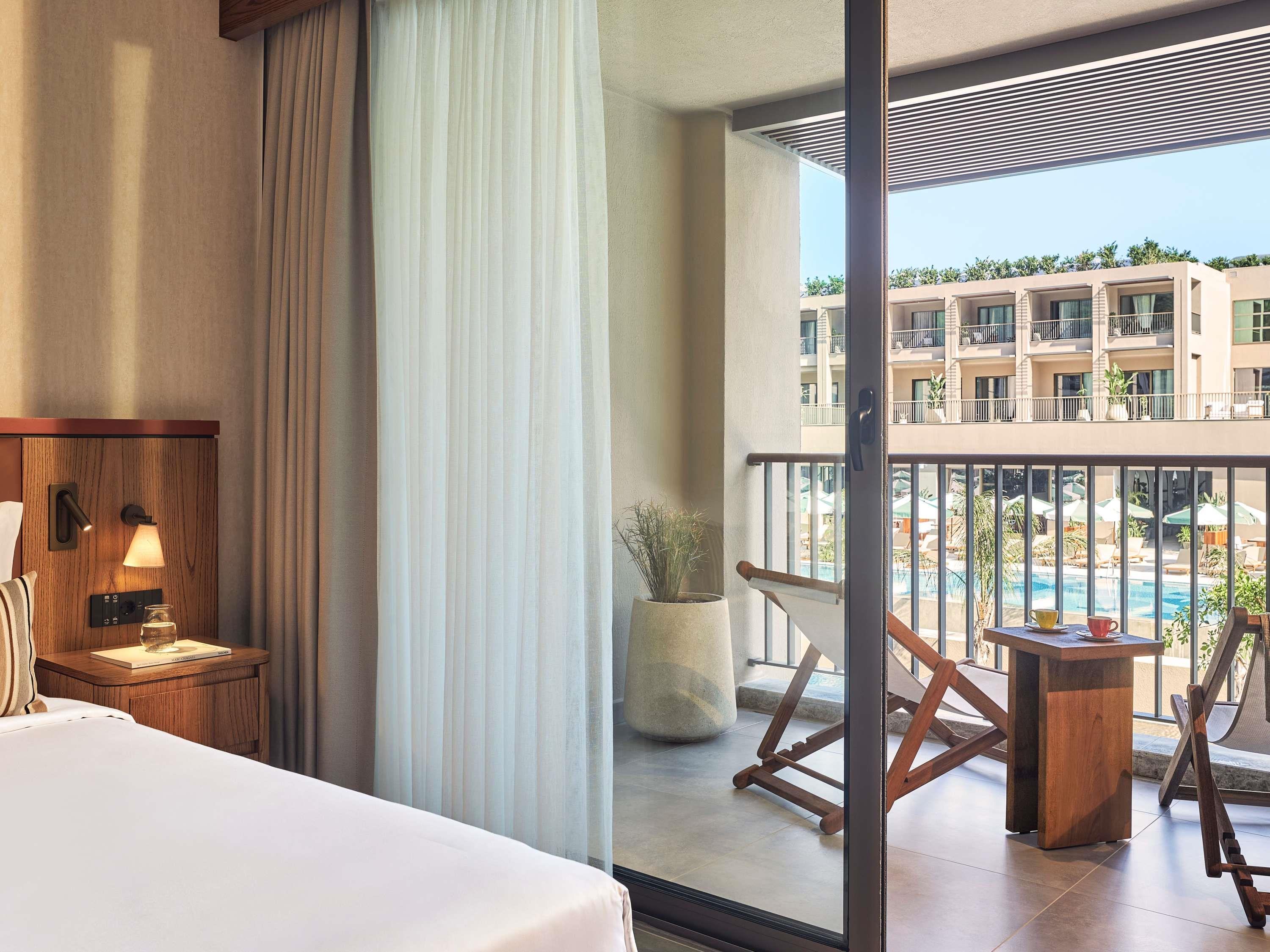 Double Pool View King Bed