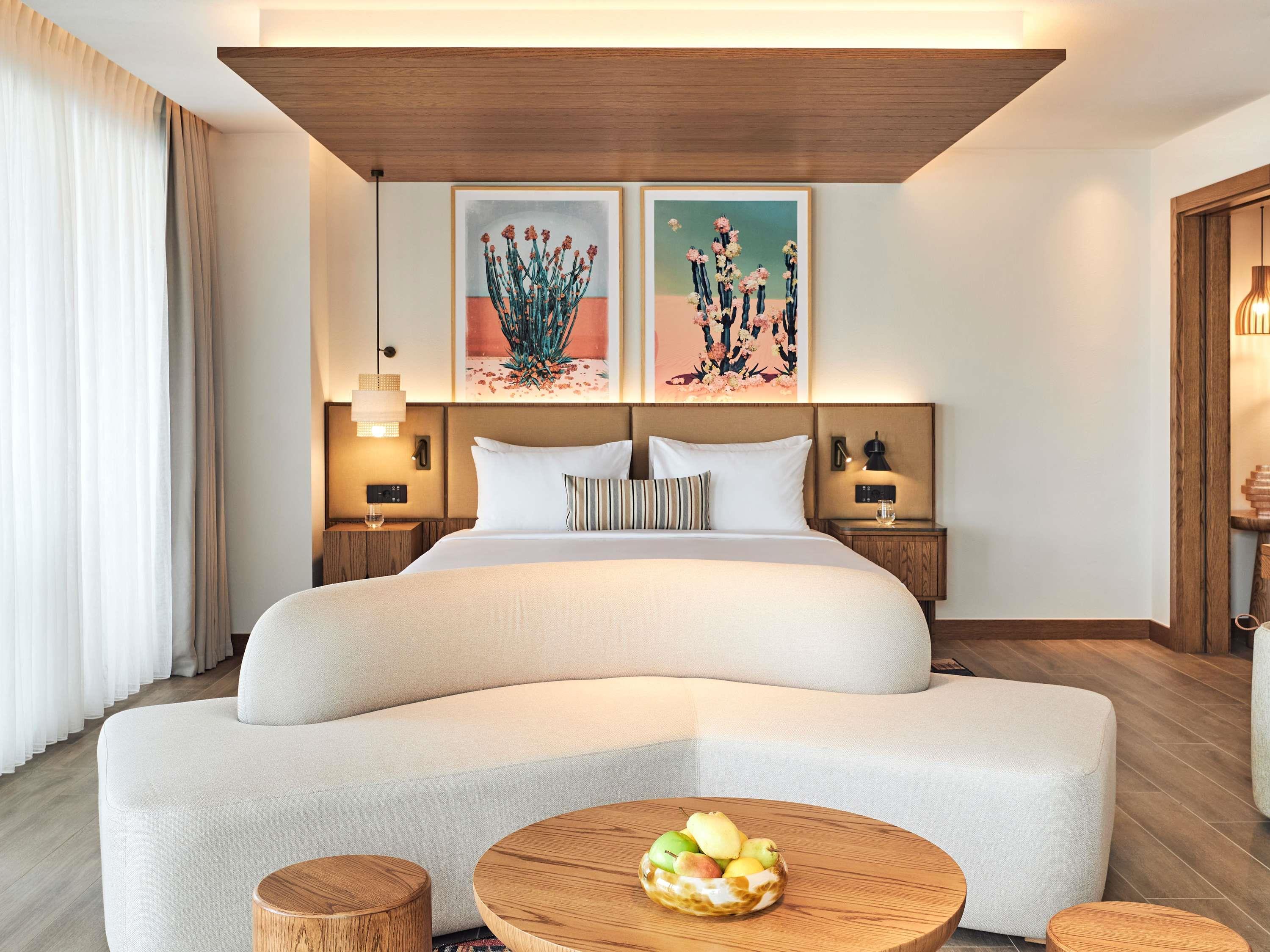 Suite Pool View King Bed