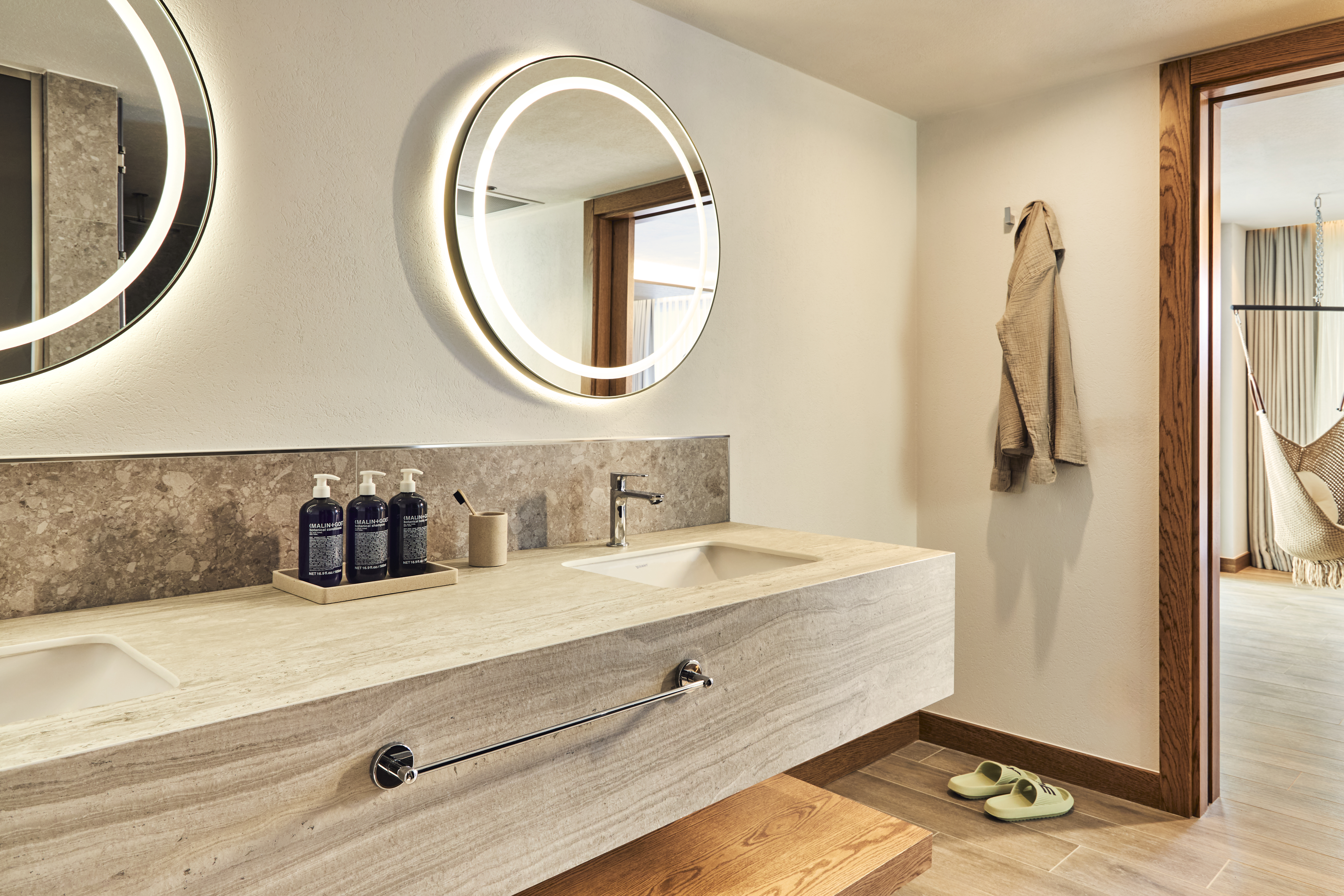 Suite Pool View King Bed