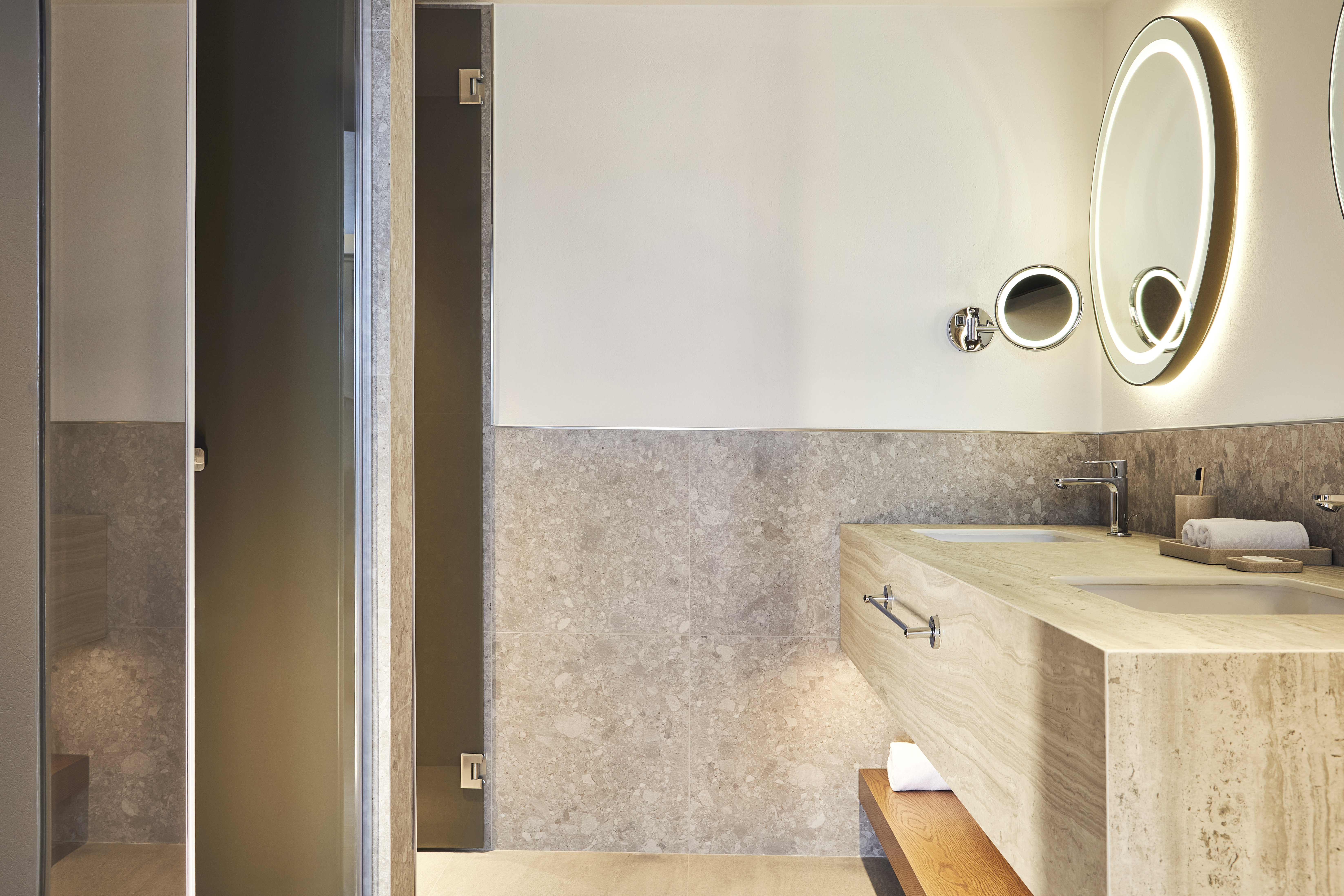 Suite Pool View King Bed