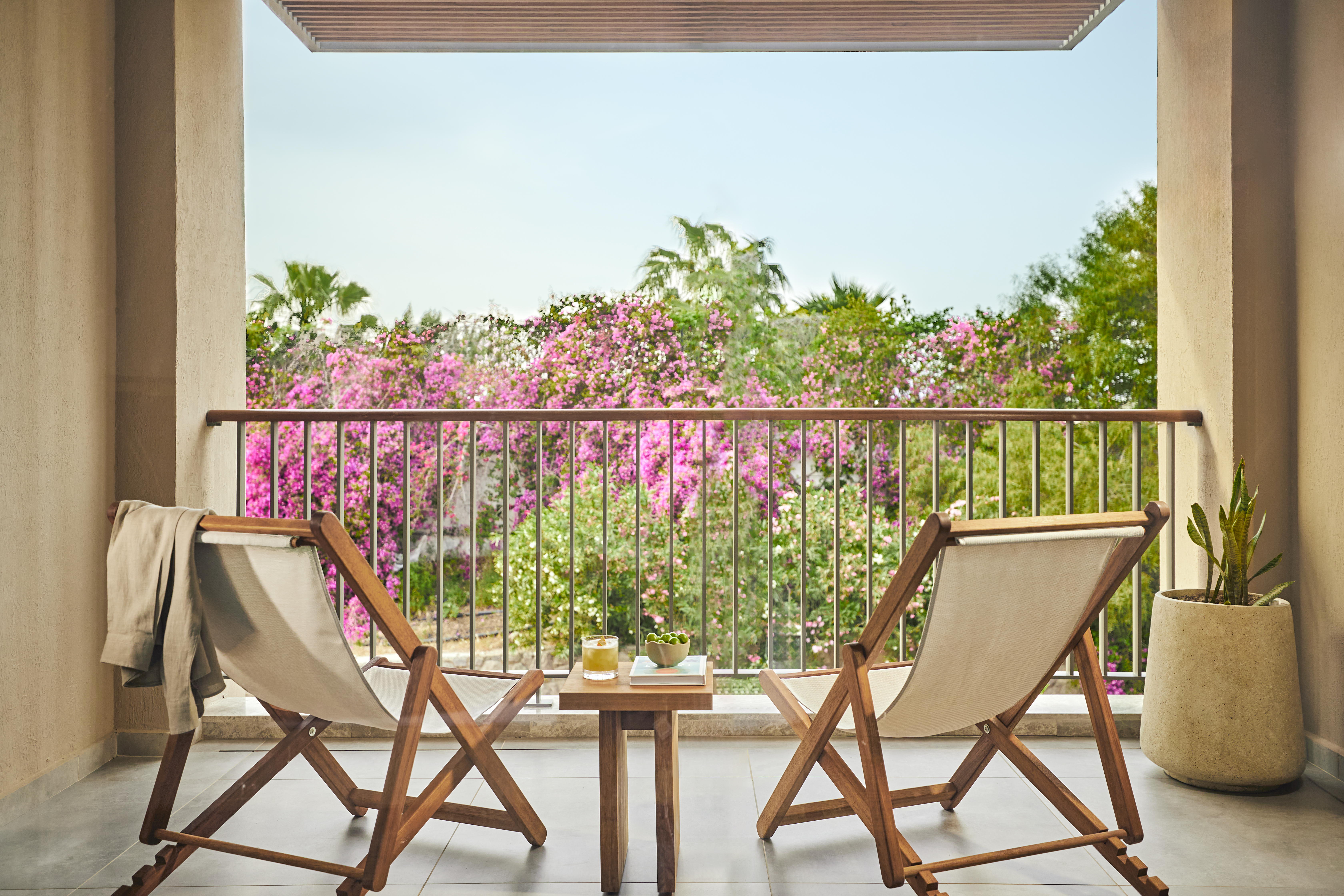 Double Garden View King Bed