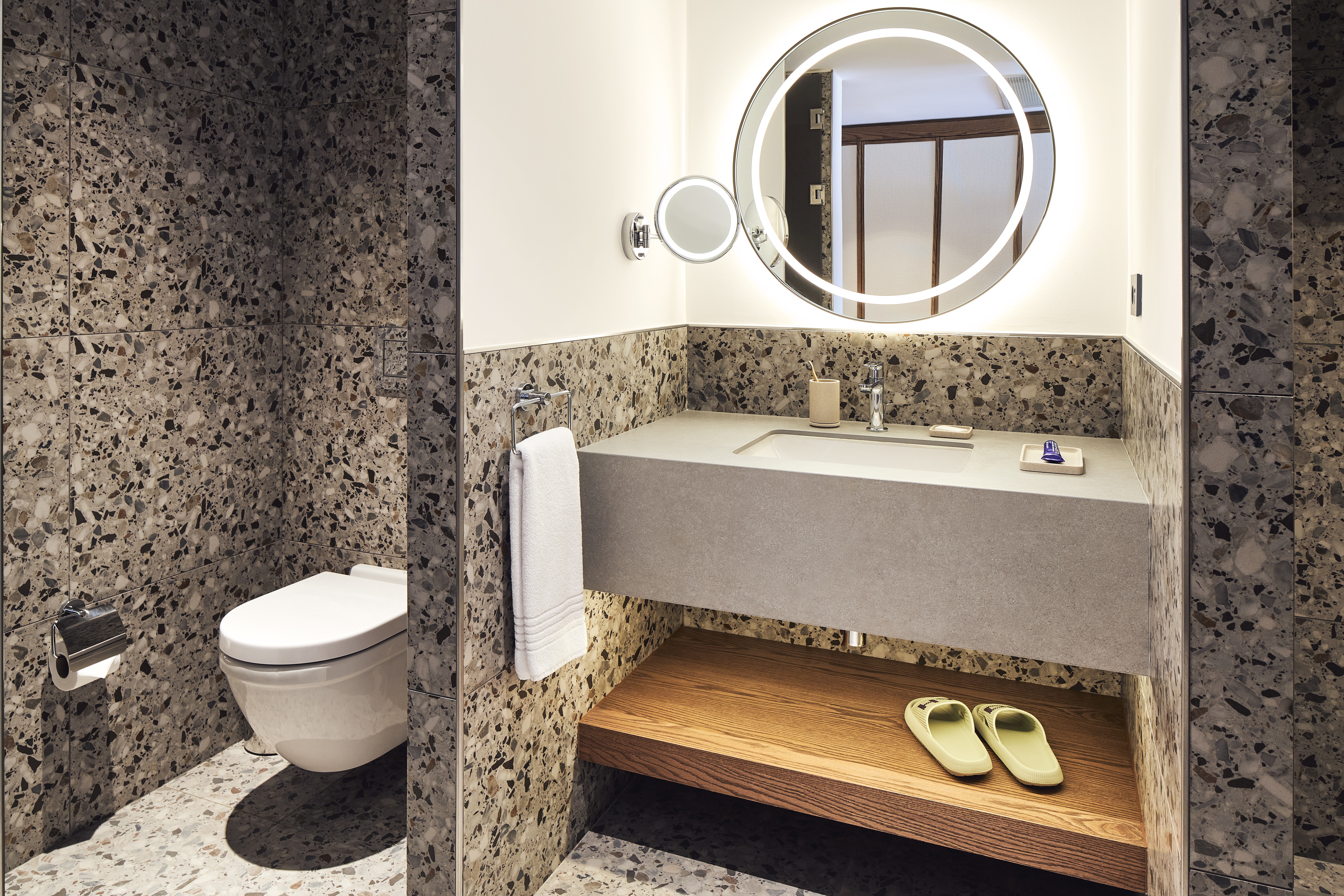 Double Garden View King Bed