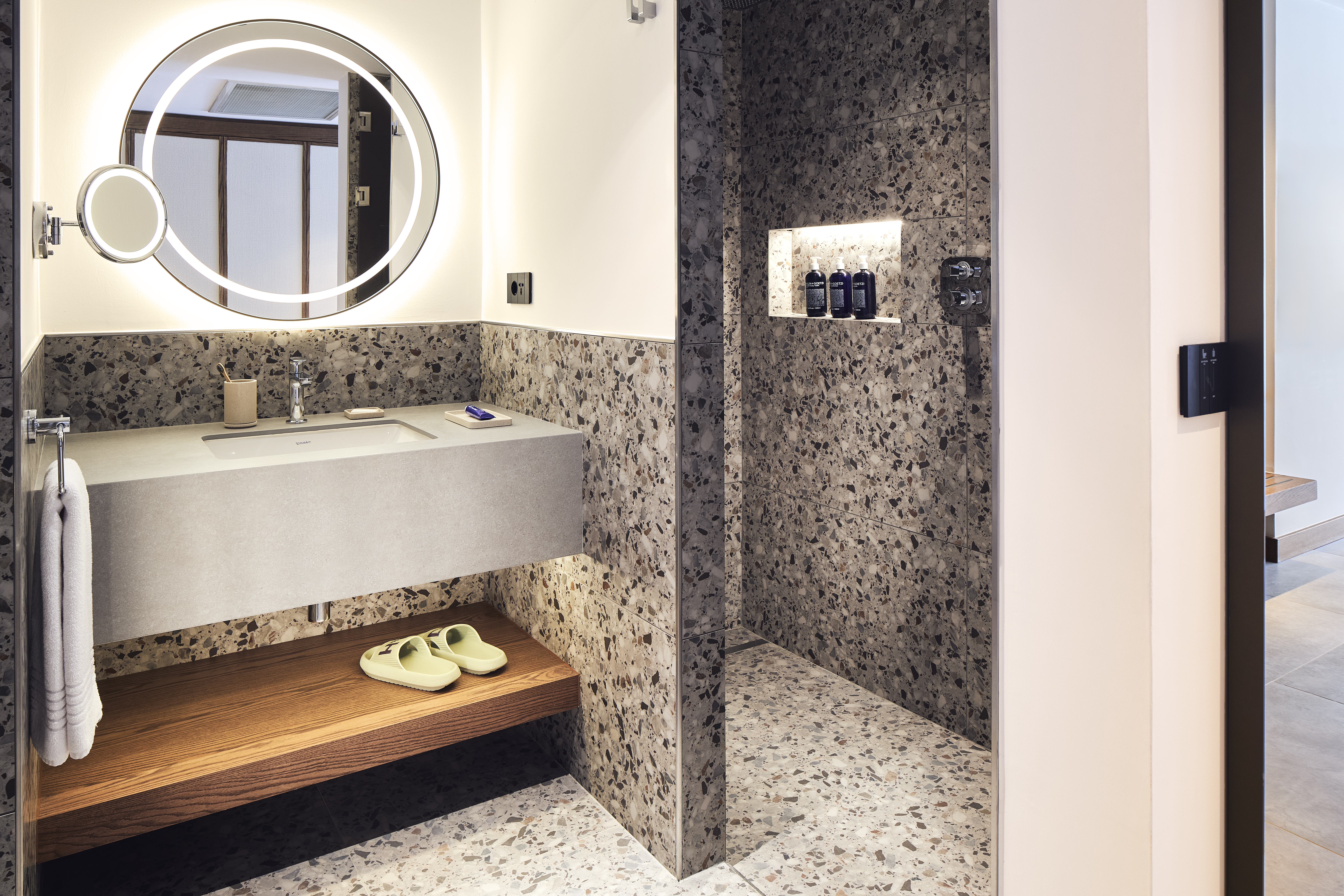 Double Garden View King Bed