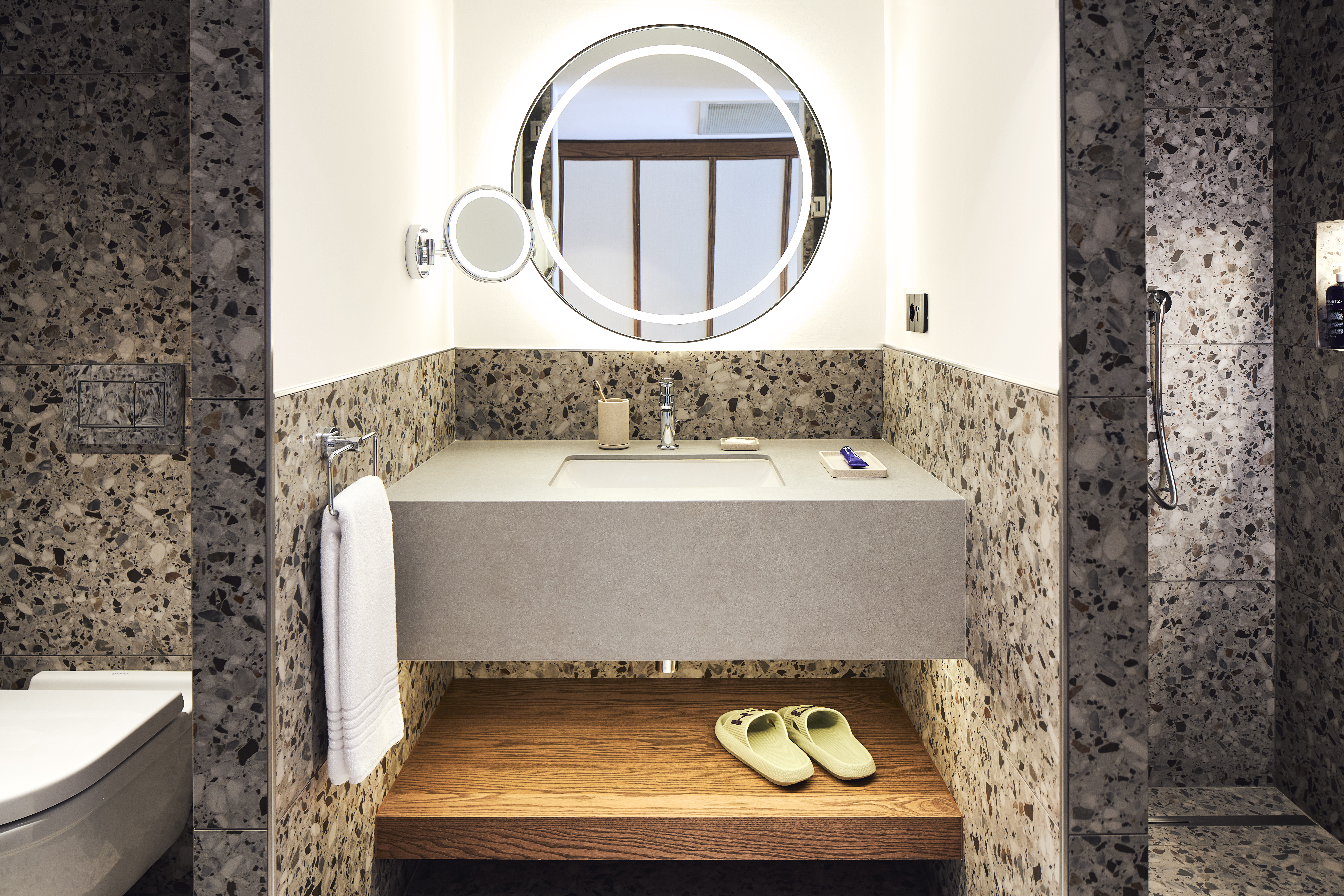 Double Pool View King Bed