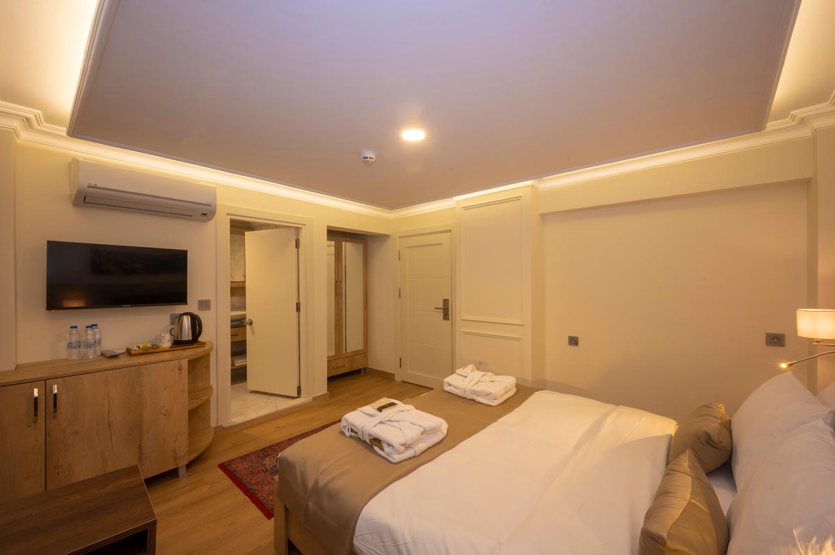 Double Accessible King Size Bed