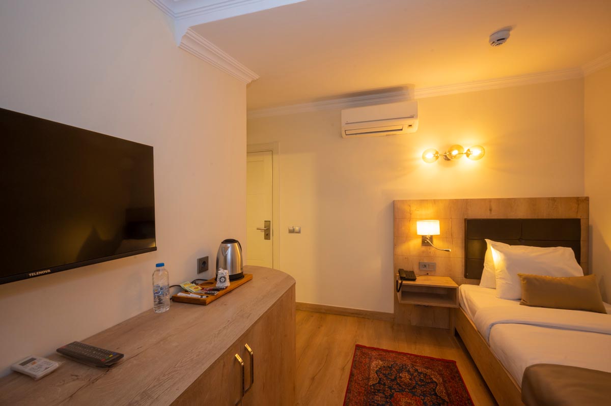 Single Accessible-queen Size Bed