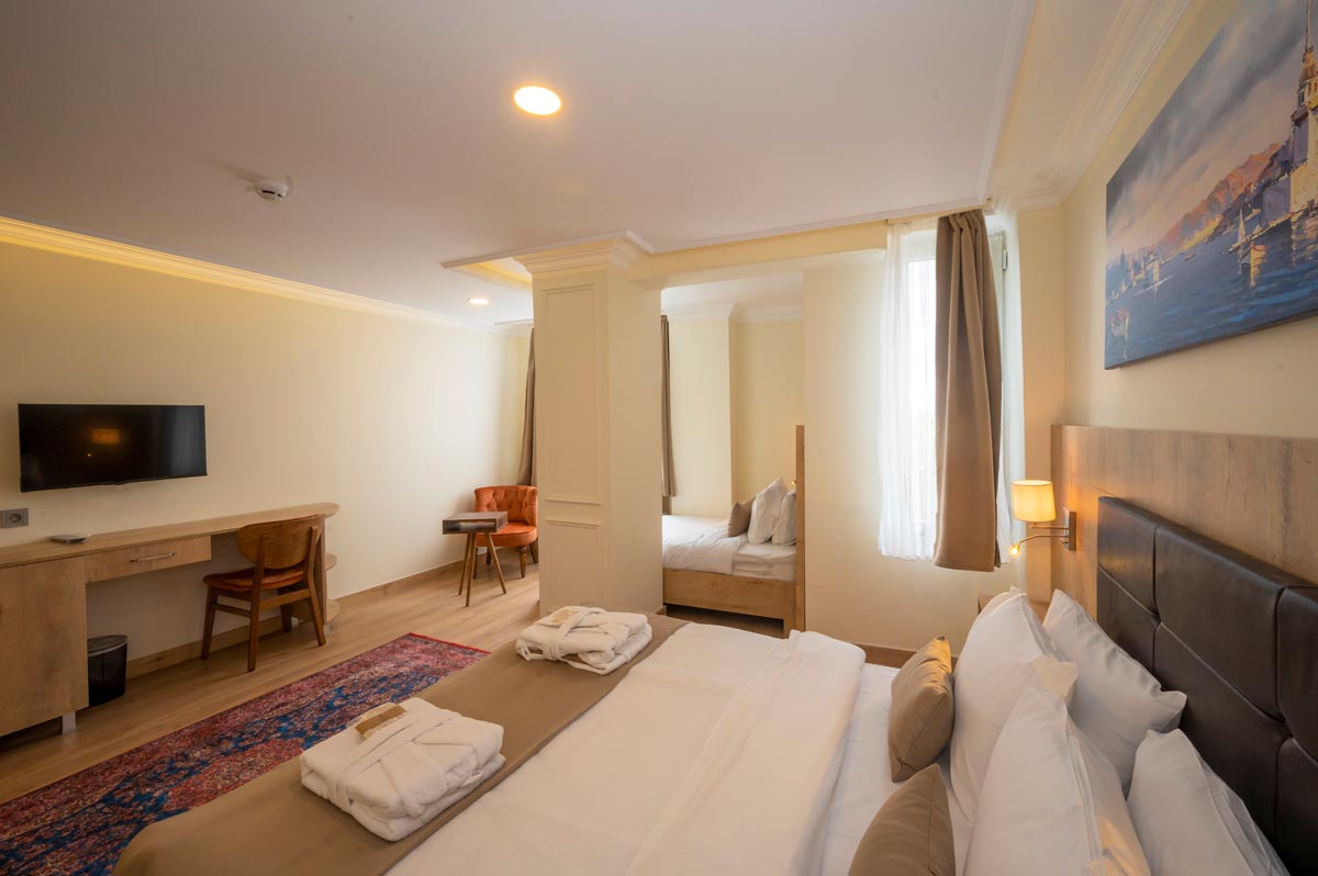 Triple Accessible King Size Bed