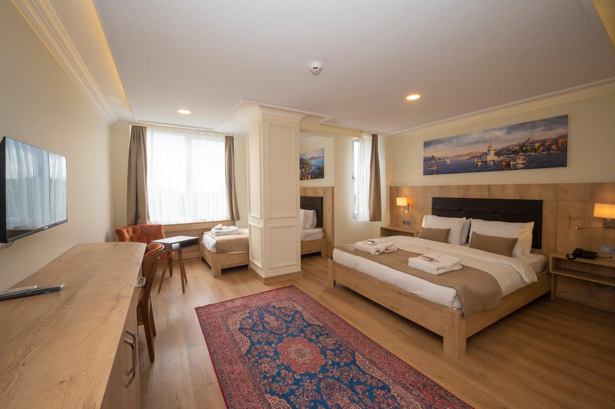 Triple Accessible King Size Bed