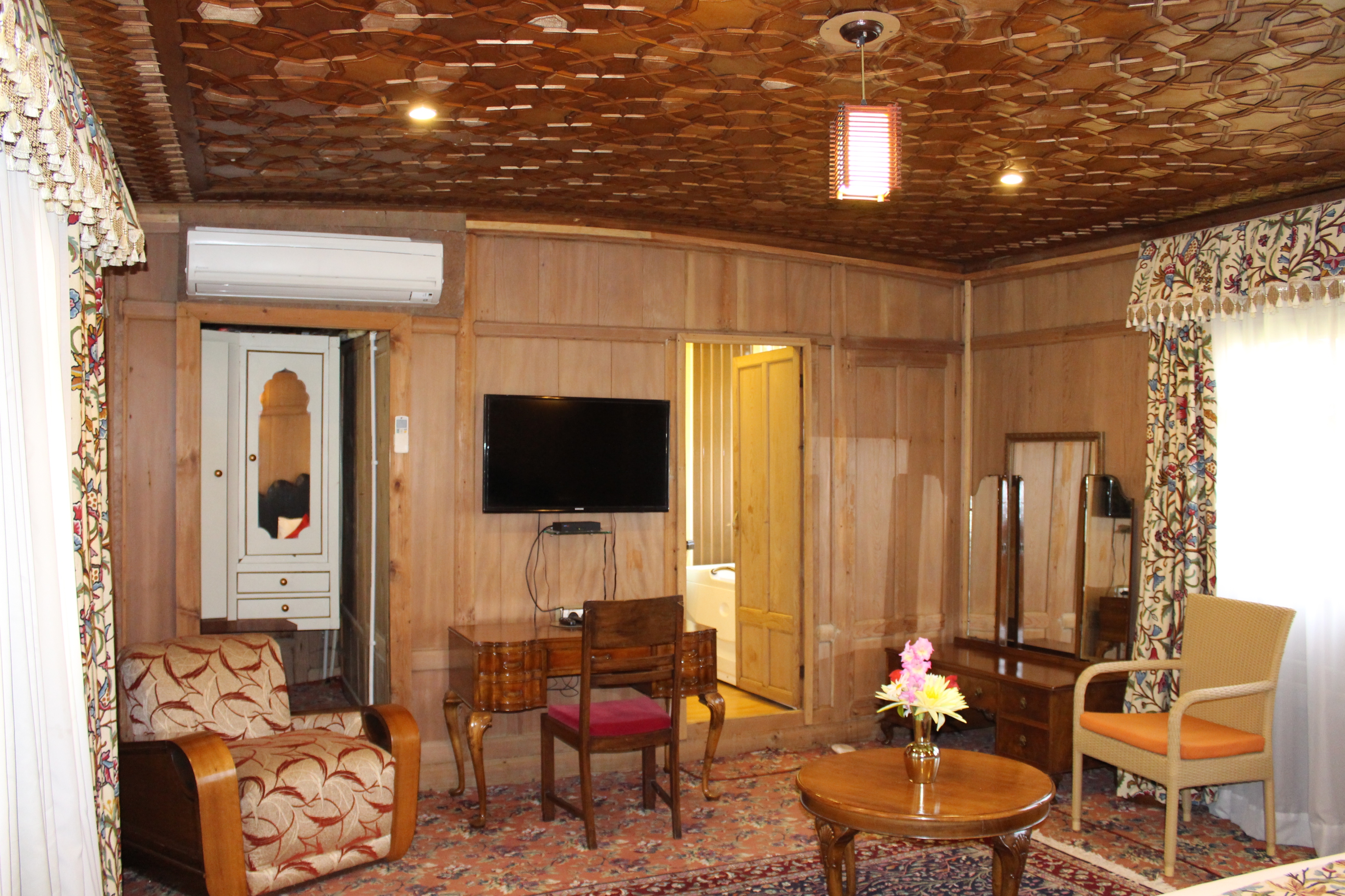 Junior Suite King Size Bed