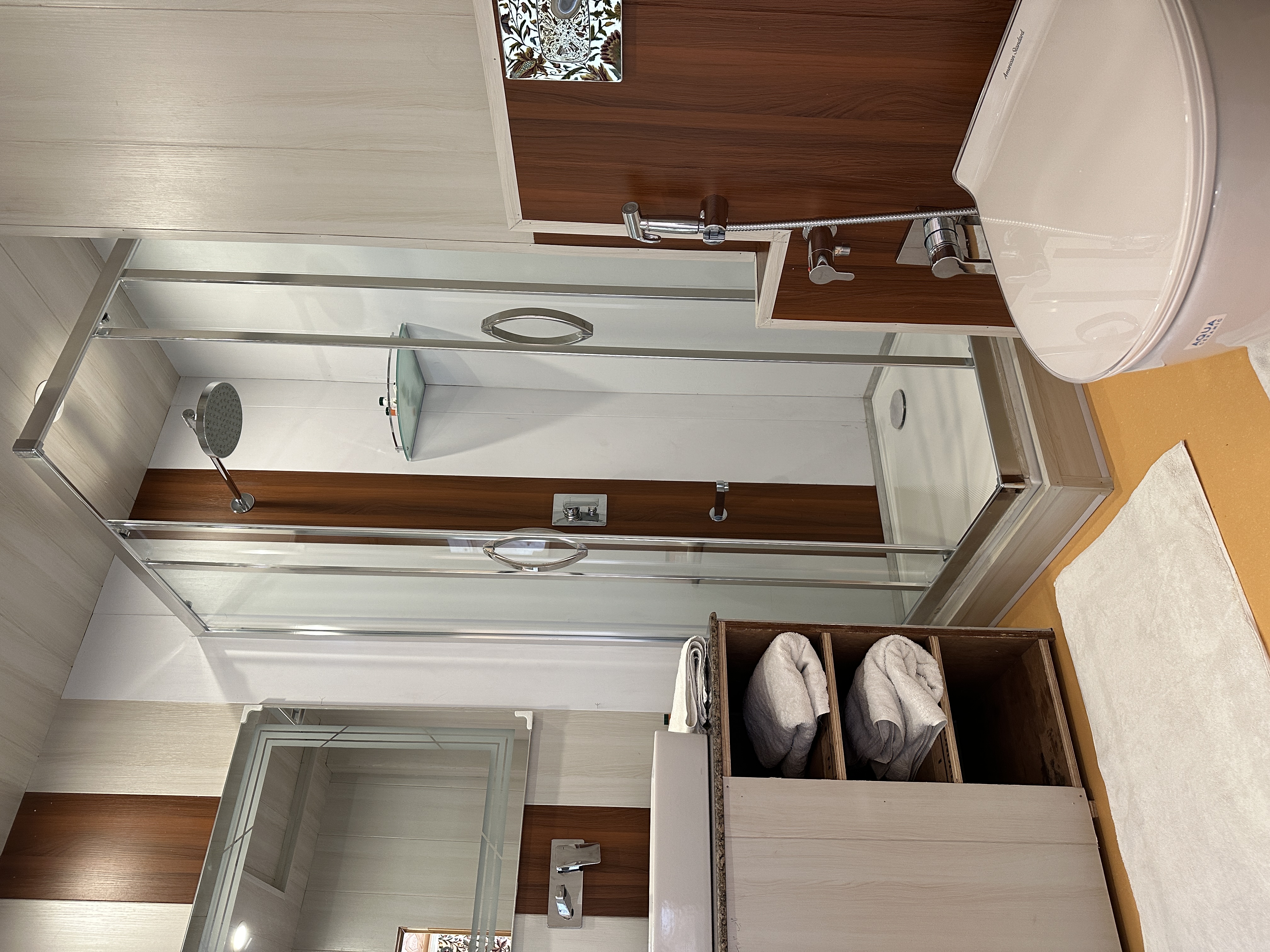 Double or Twin King Bed One Bedroom 