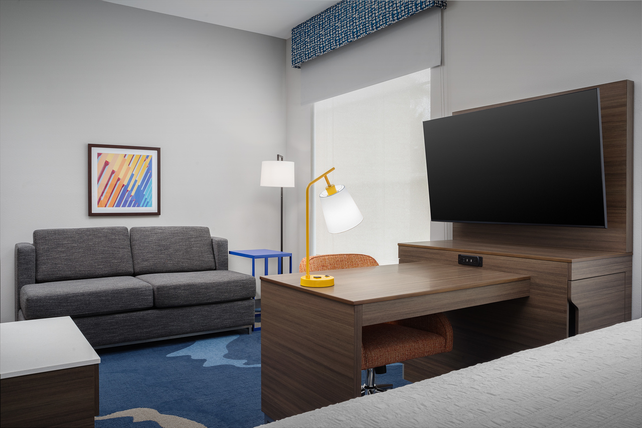 Studio Accessible King Size Bed