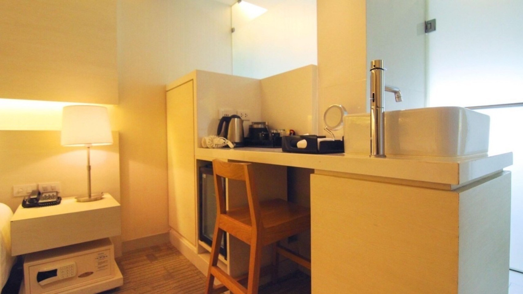 Double Deluxe Queen Bed