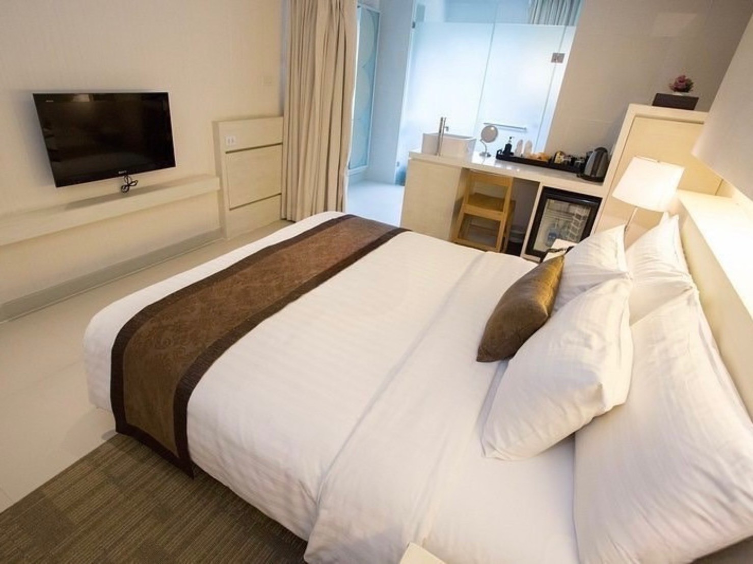 Double Deluxe King Bed