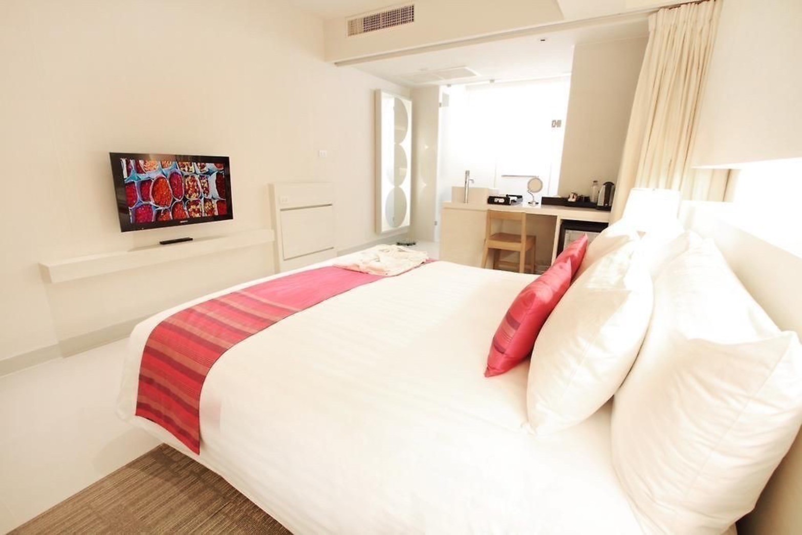 Double Deluxe Queen Bed