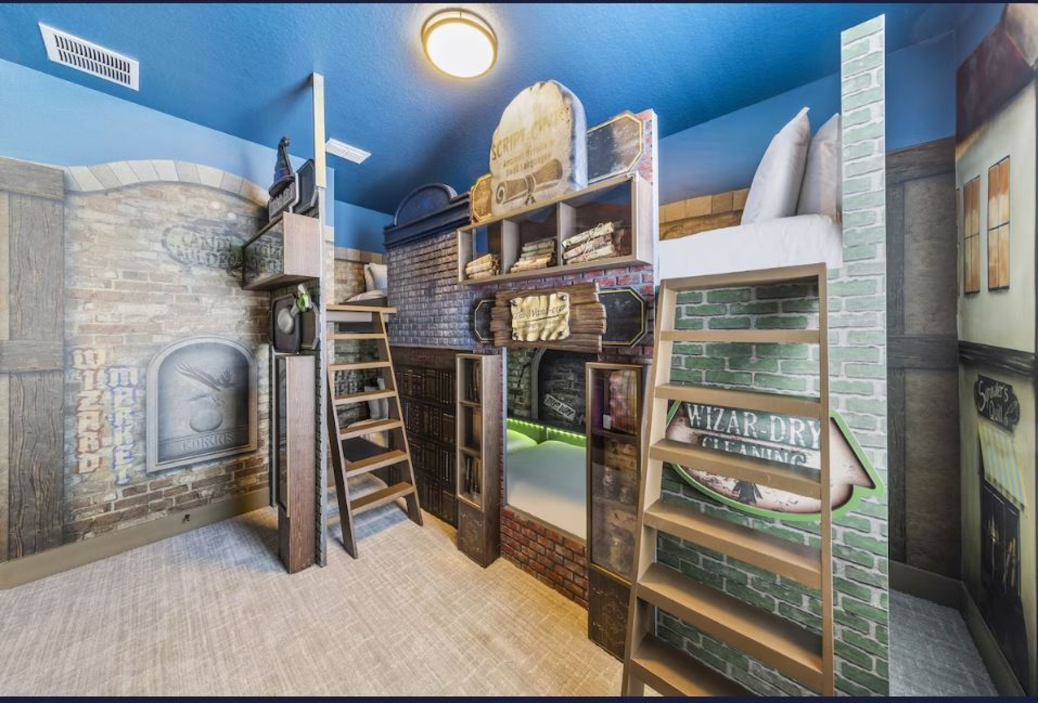 Home Six Bedrooms with Private Pool