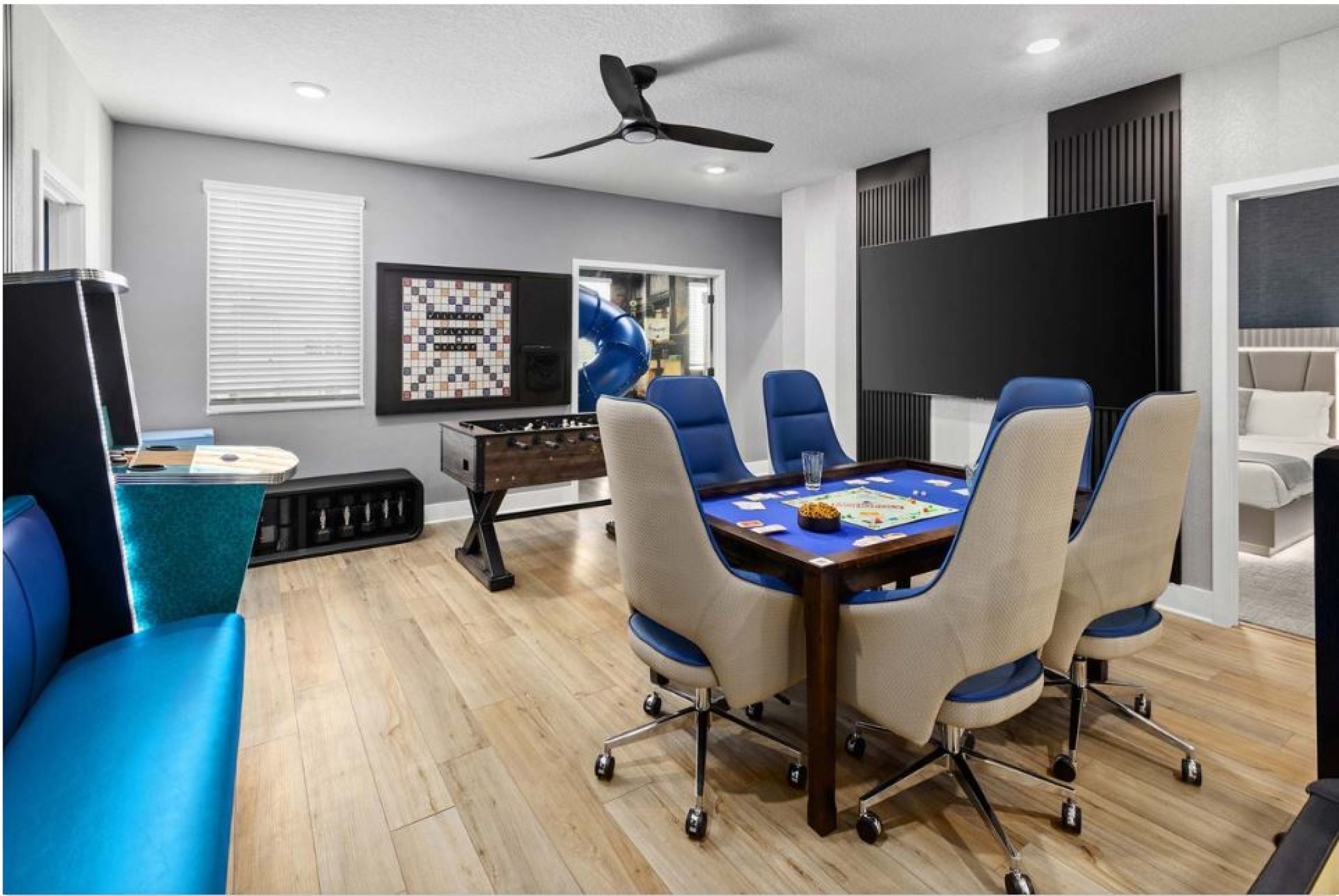 Home Nine Bedrooms with More Than Three Bathrooms